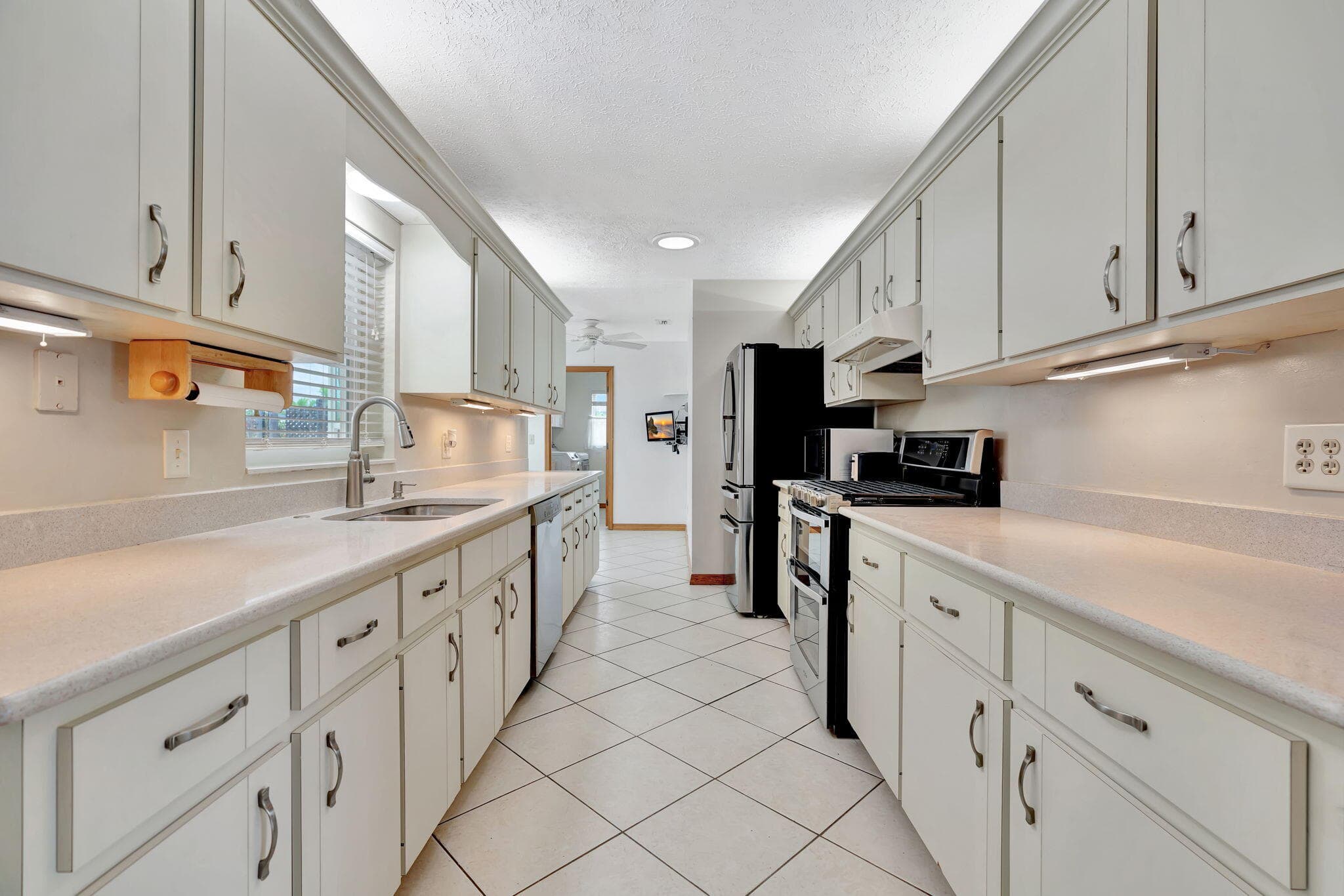 661 SE Crescent Avenue, Port St. Lucie, FL 34984 — photo 12 of 30
