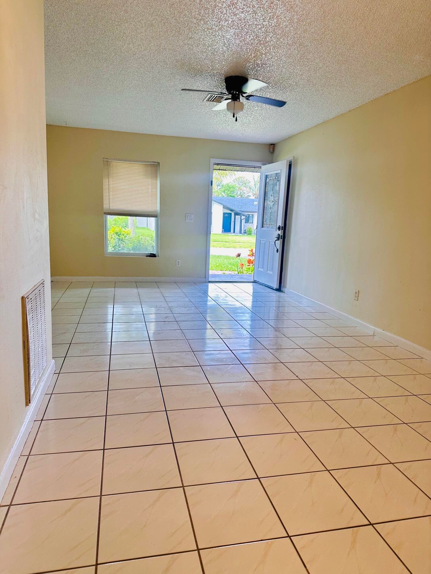 6245 Saxon Boulevard, West Palm Beach, FL 33417 — photo 4 of 23