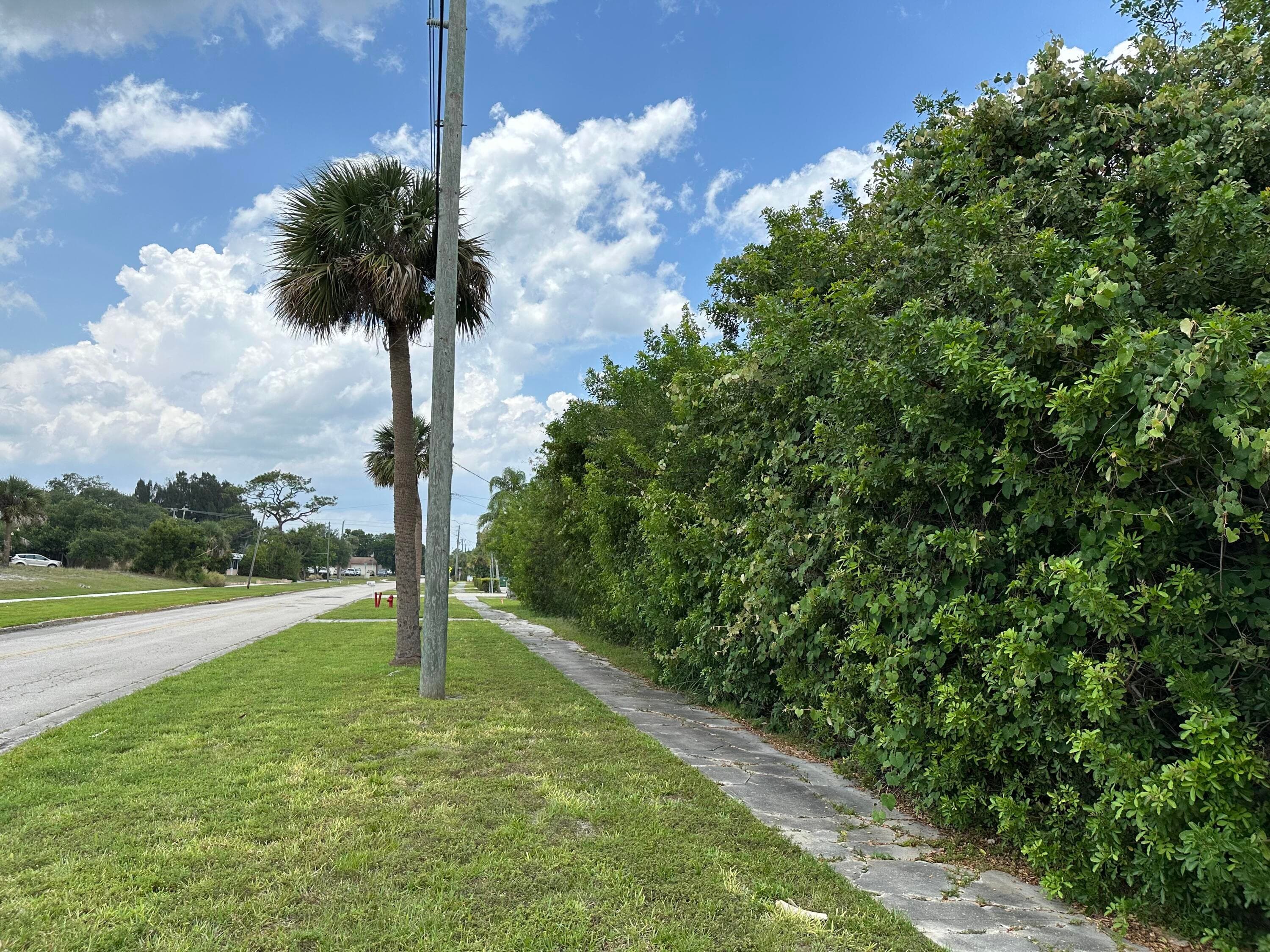 1654 N Central Avenue, Sebastian, FL 32958 — photo 4 of 13