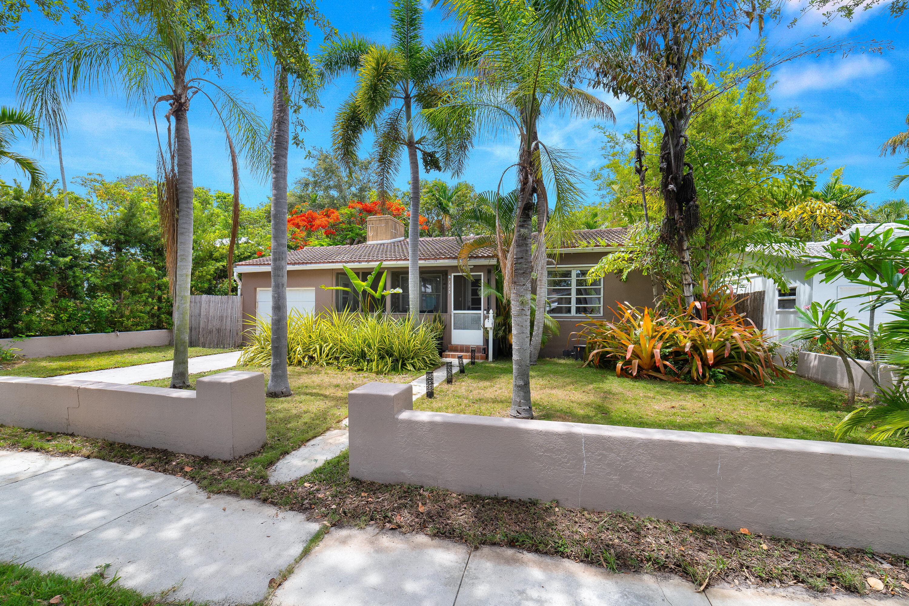1535 Dewey Street, Hollywood, FL 33020 — photo 4 of 40
