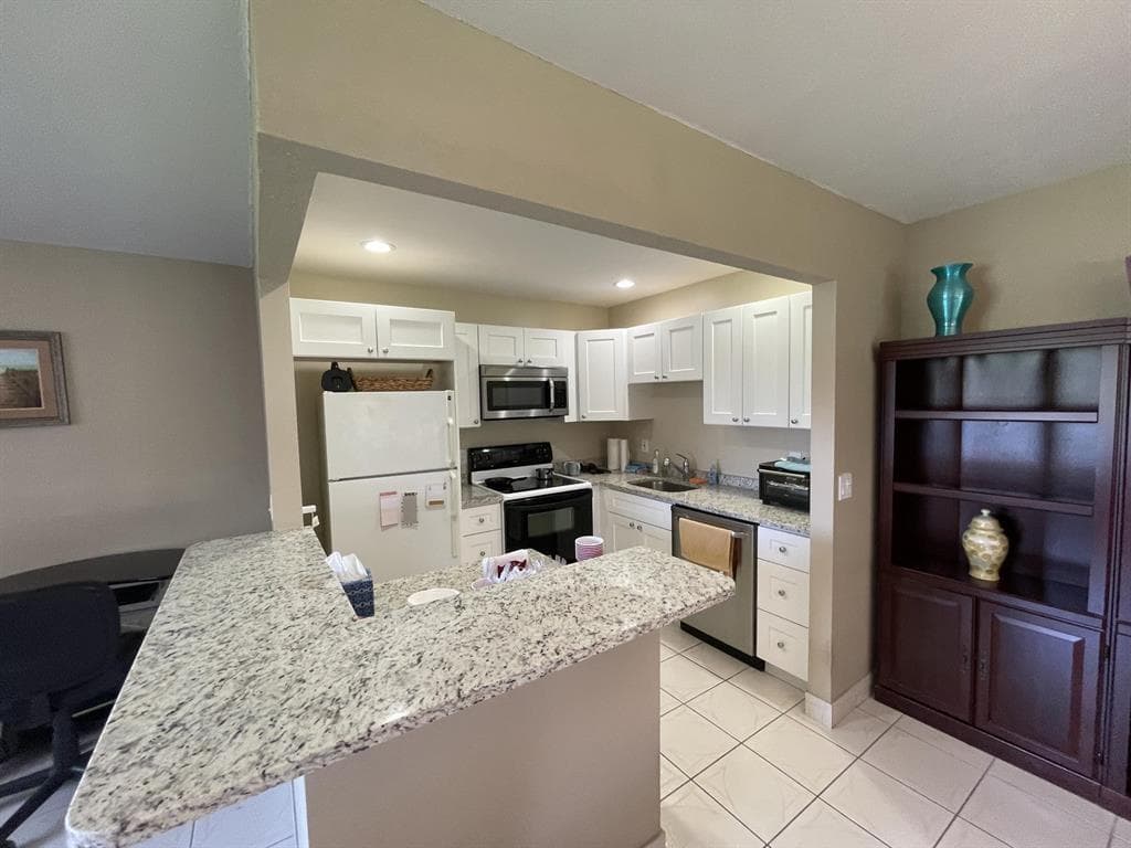 318 N Seville N 318, Delray Beach, FL 33446 — photo 2 of 10