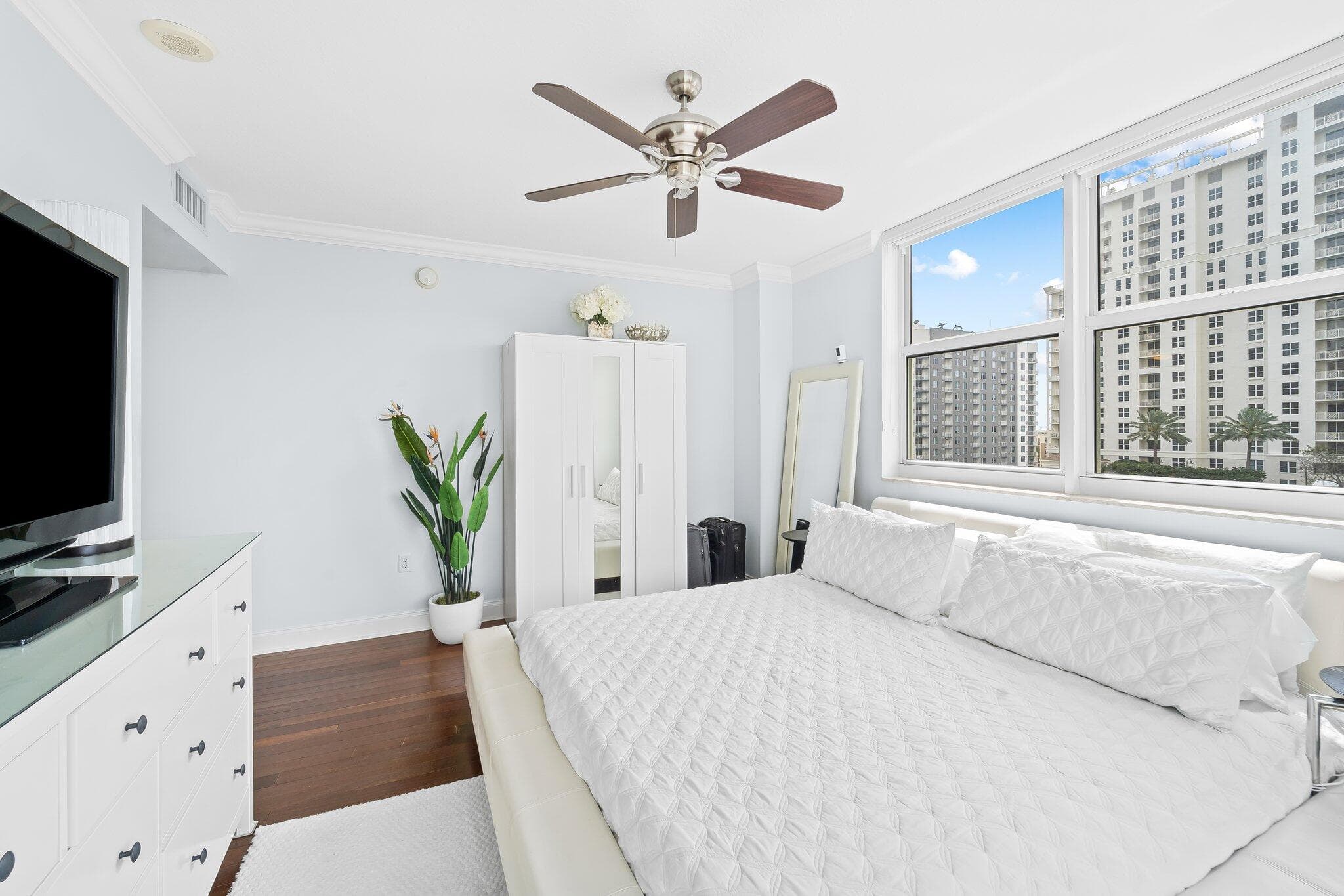 347 N New River Dr Drive E 1004, Fort Lauderdale, FL 33301 — photo 13 of 54