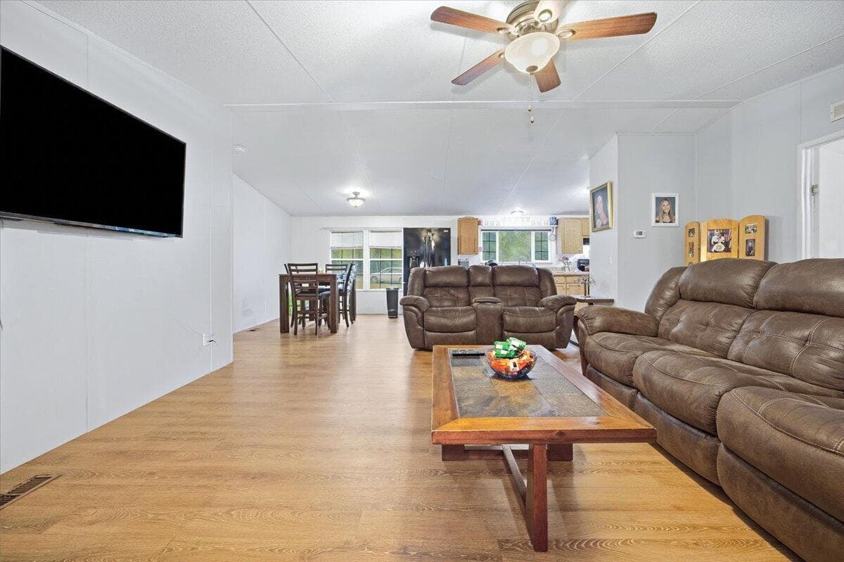 194 Keuka Road, Interlachen, FL 32148 — photo 5 of 22