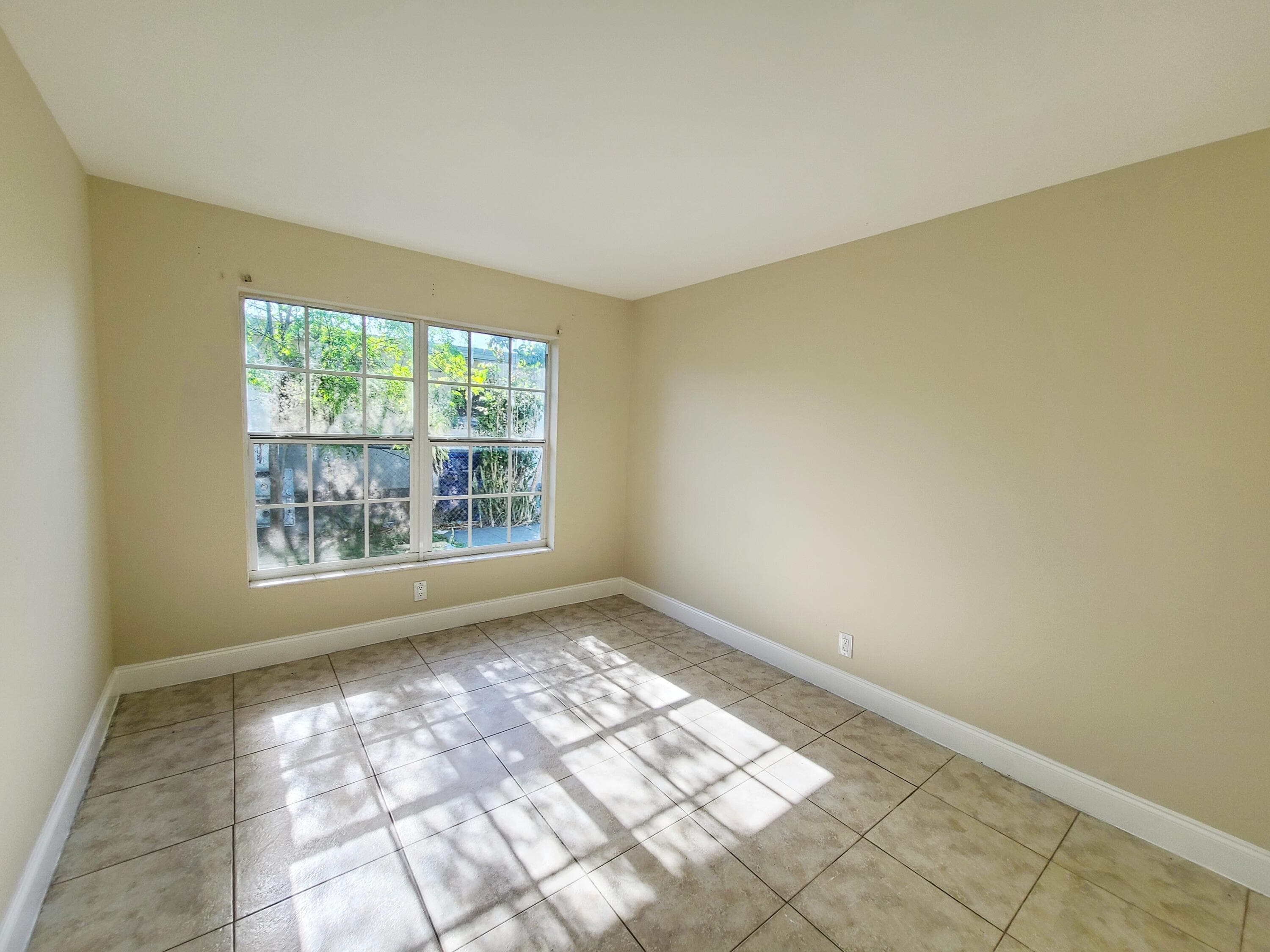 420 Blue Heron Boulevard 2, West Palm Beach, FL 33404 — photo 2 of 5