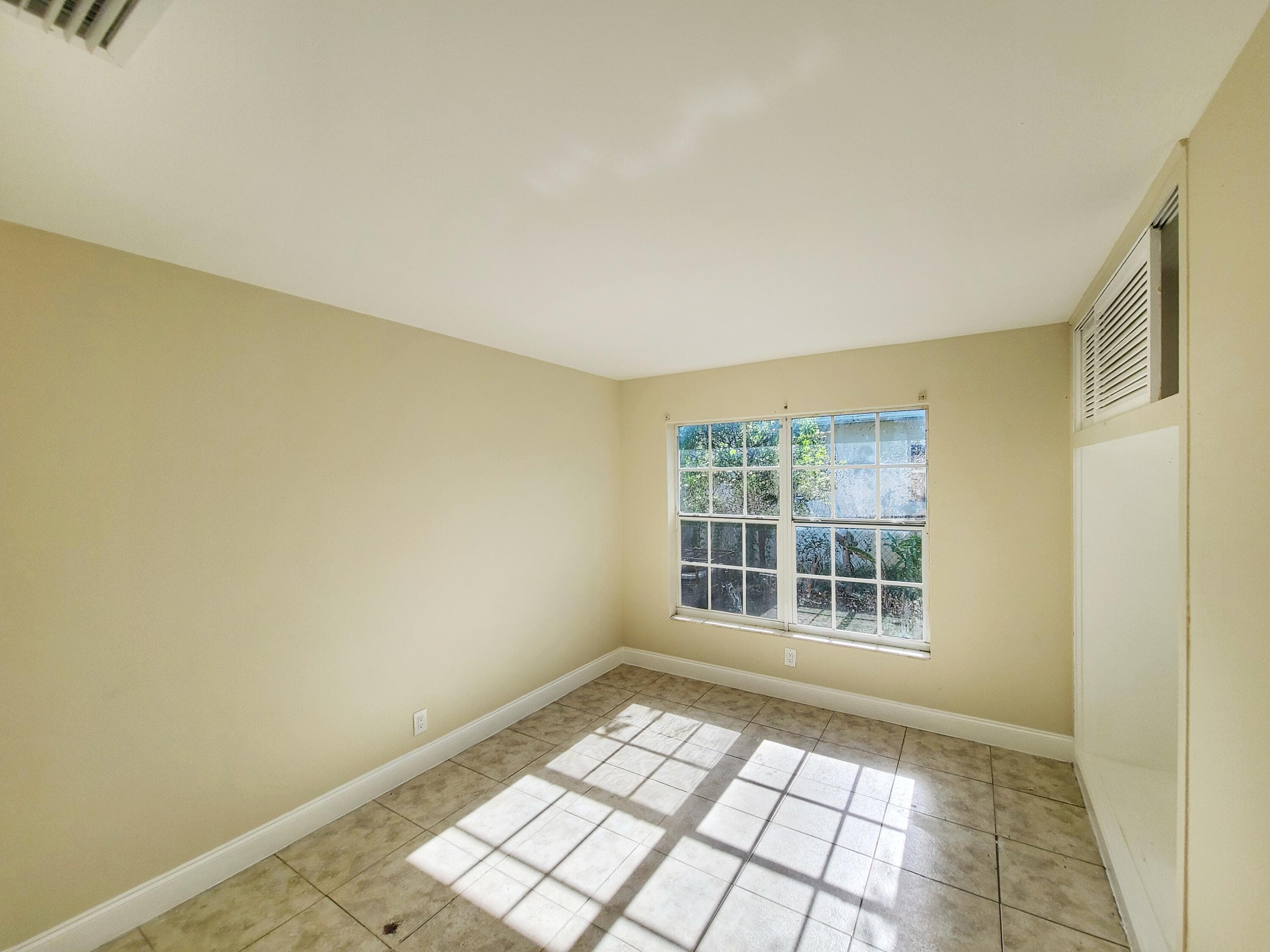 420 Blue Heron Boulevard 2, West Palm Beach, FL 33404 — photo 4 of 5