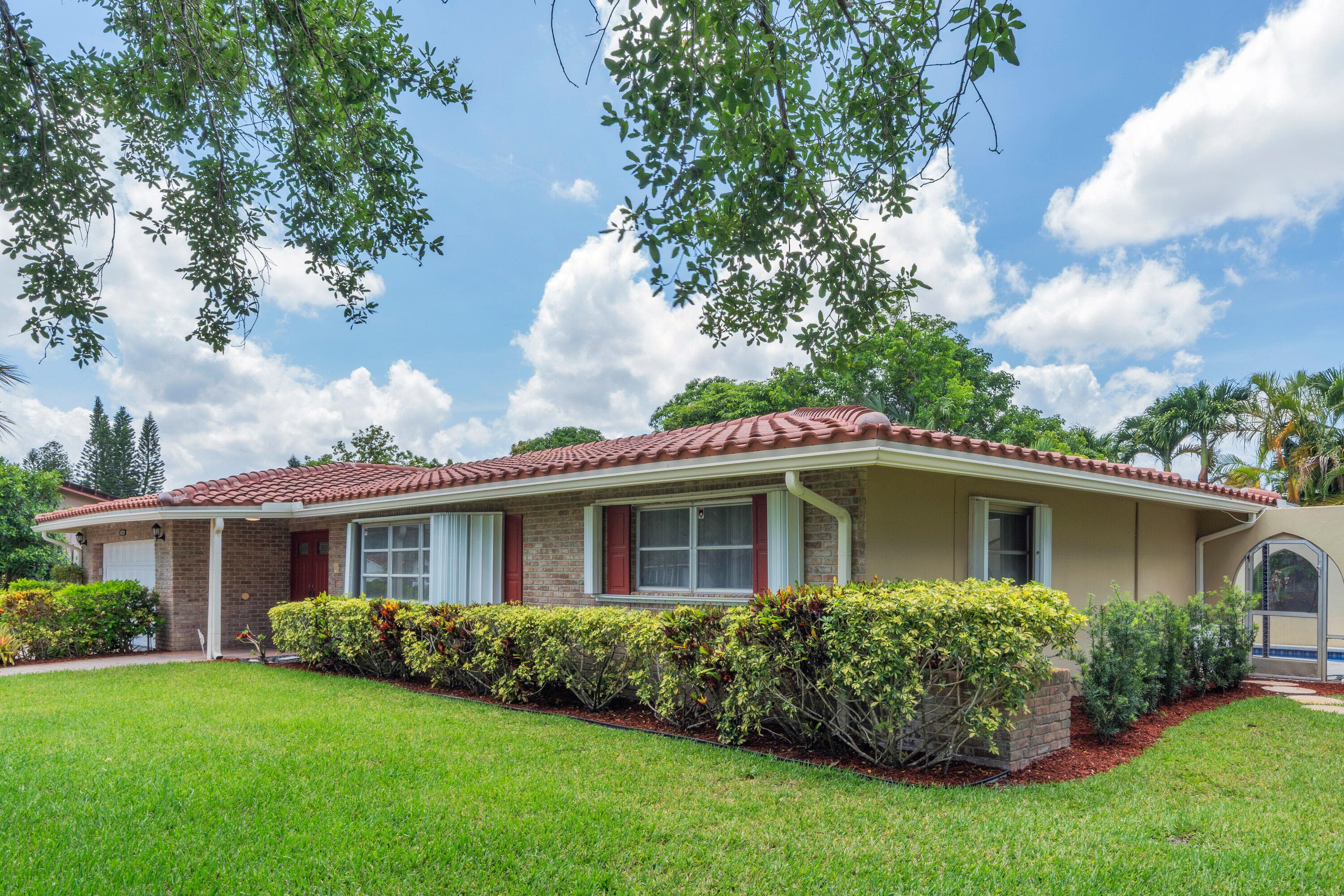 3860 NW 100th Avenue, Coral Springs, FL 33065 — photo 3 of 30
