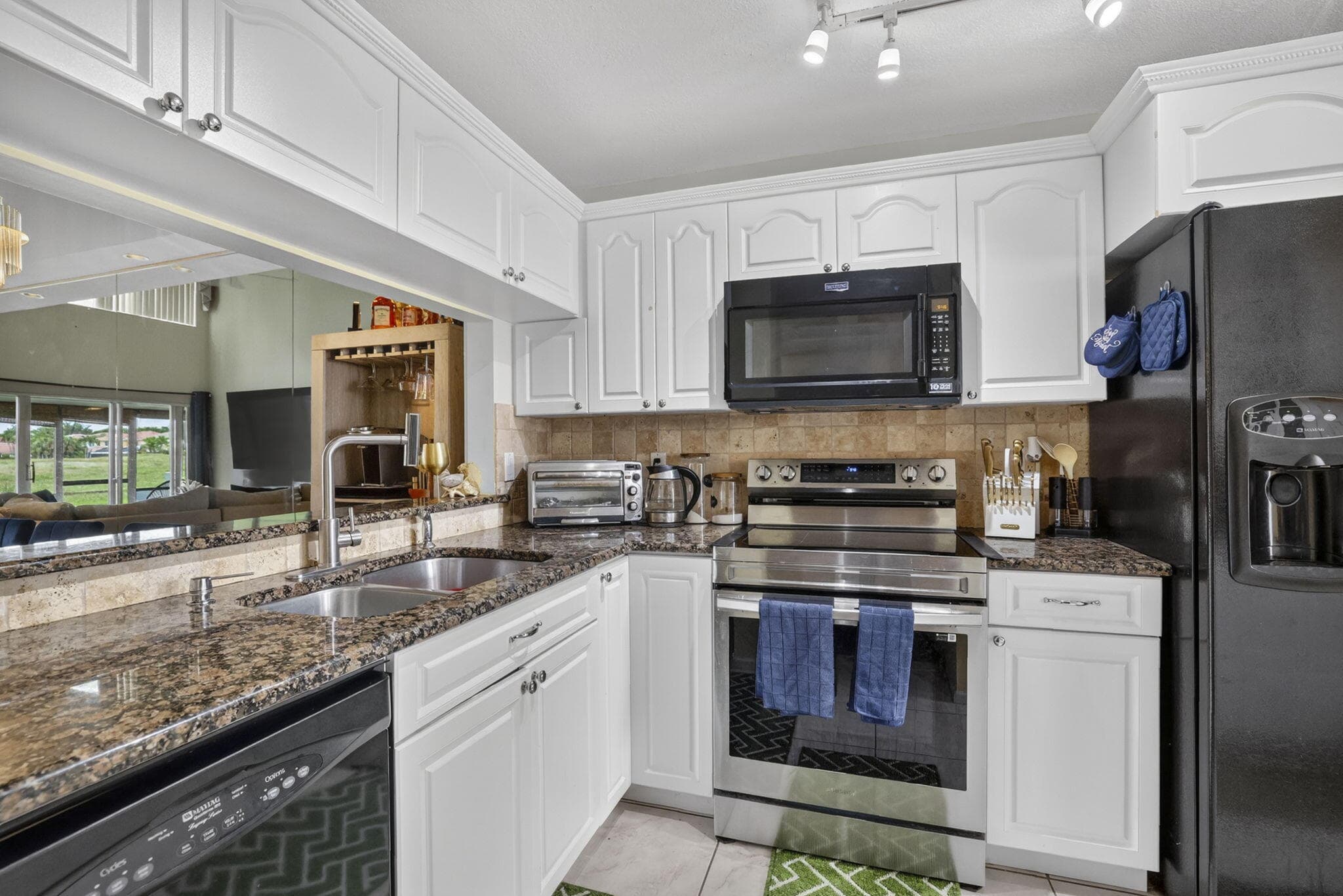 7426 Pinewalk Drive S 19-4, Margate, FL 33063 — photo 7 of 46