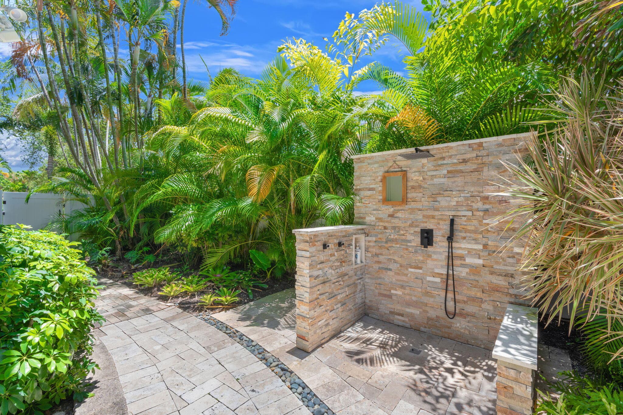 633 NE 20th Street, Wilton Manors, FL 33305 — photo 37 of 63