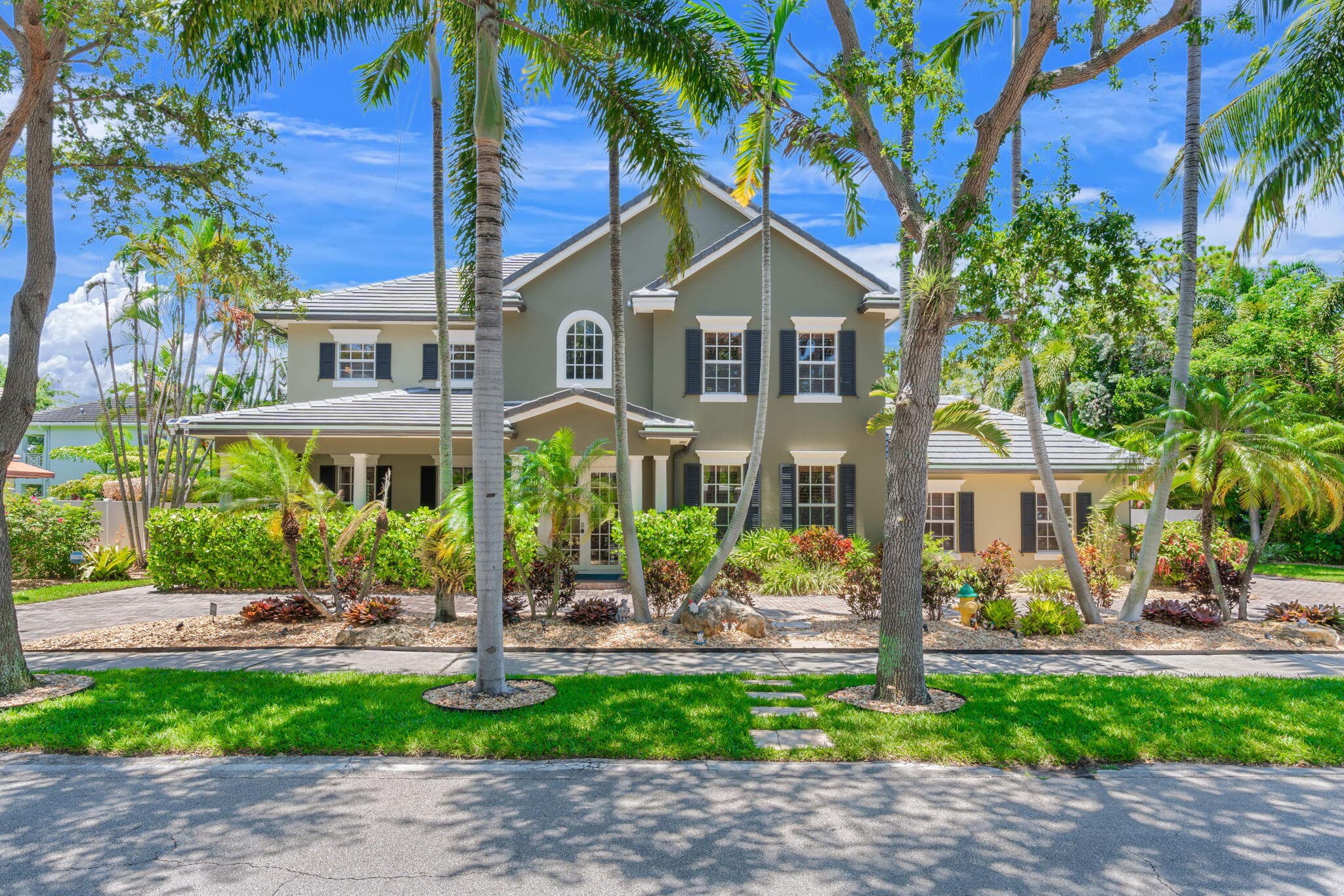 633 NE 20th Street, Wilton Manors, FL 33305 — photo 1 of 63