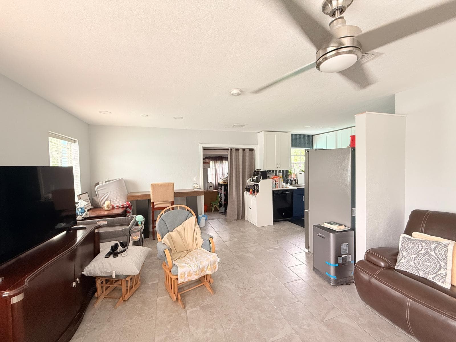 320 W 29th Street, Riviera Beach, FL 33404 — photo 4 of 28
