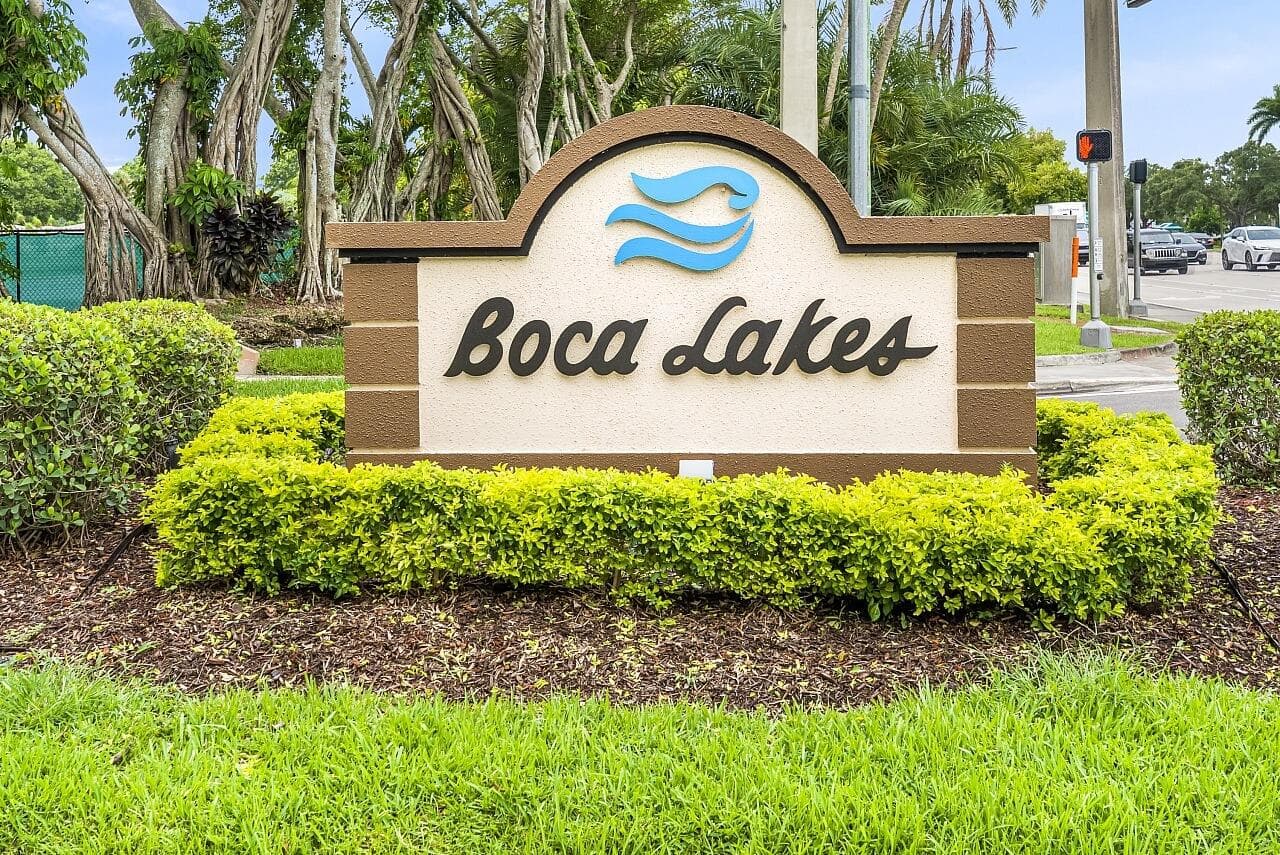 8900 Warwick Drive, Boca Raton, FL 33433 — photo 33 of 47