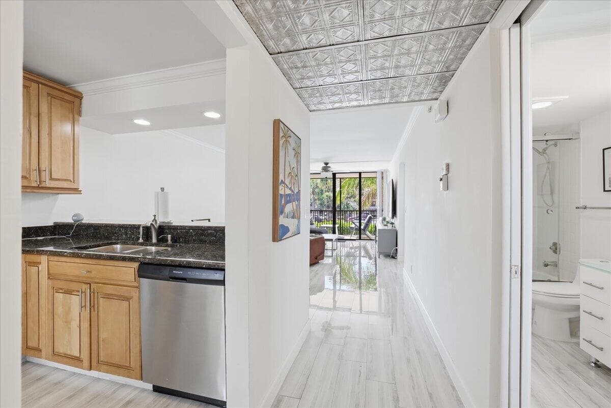 16 Royal Palm Way 205, Boca Raton, FL 33432 — photo 7 of 49