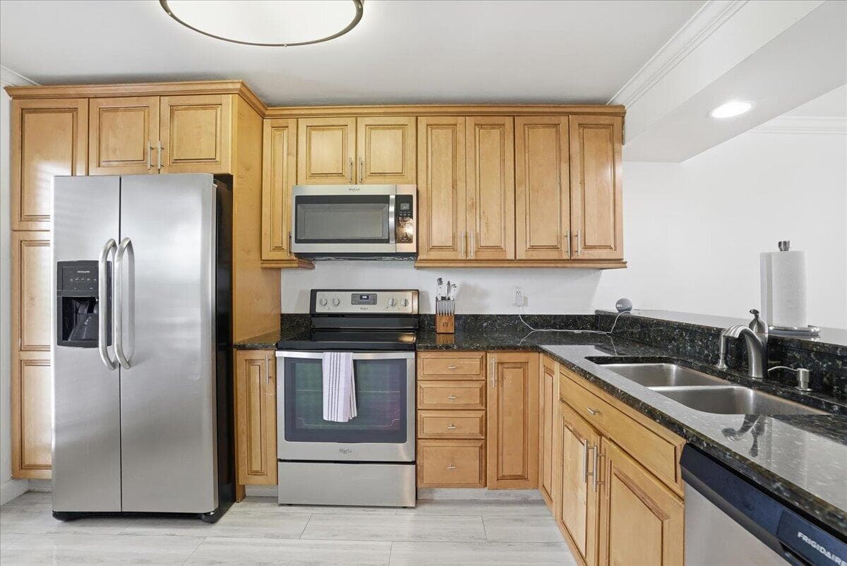 16 Royal Palm Way 205, Boca Raton, FL 33432 — photo 4 of 49