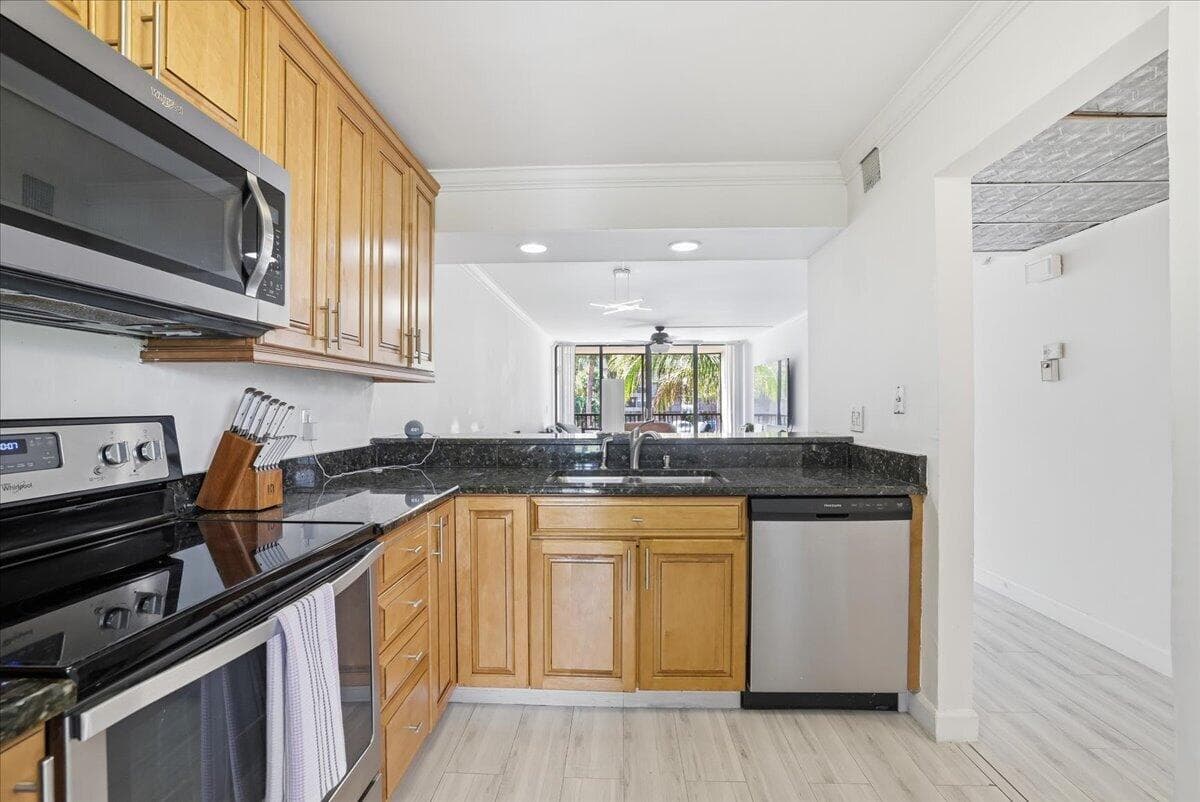16 Royal Palm Way 205, Boca Raton, FL 33432 — photo 6 of 49