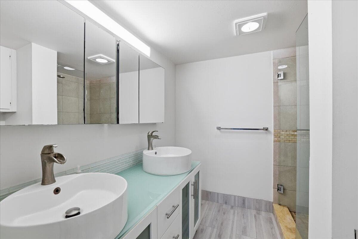 16 Royal Palm Way 205, Boca Raton, FL 33432 — photo 18 of 49