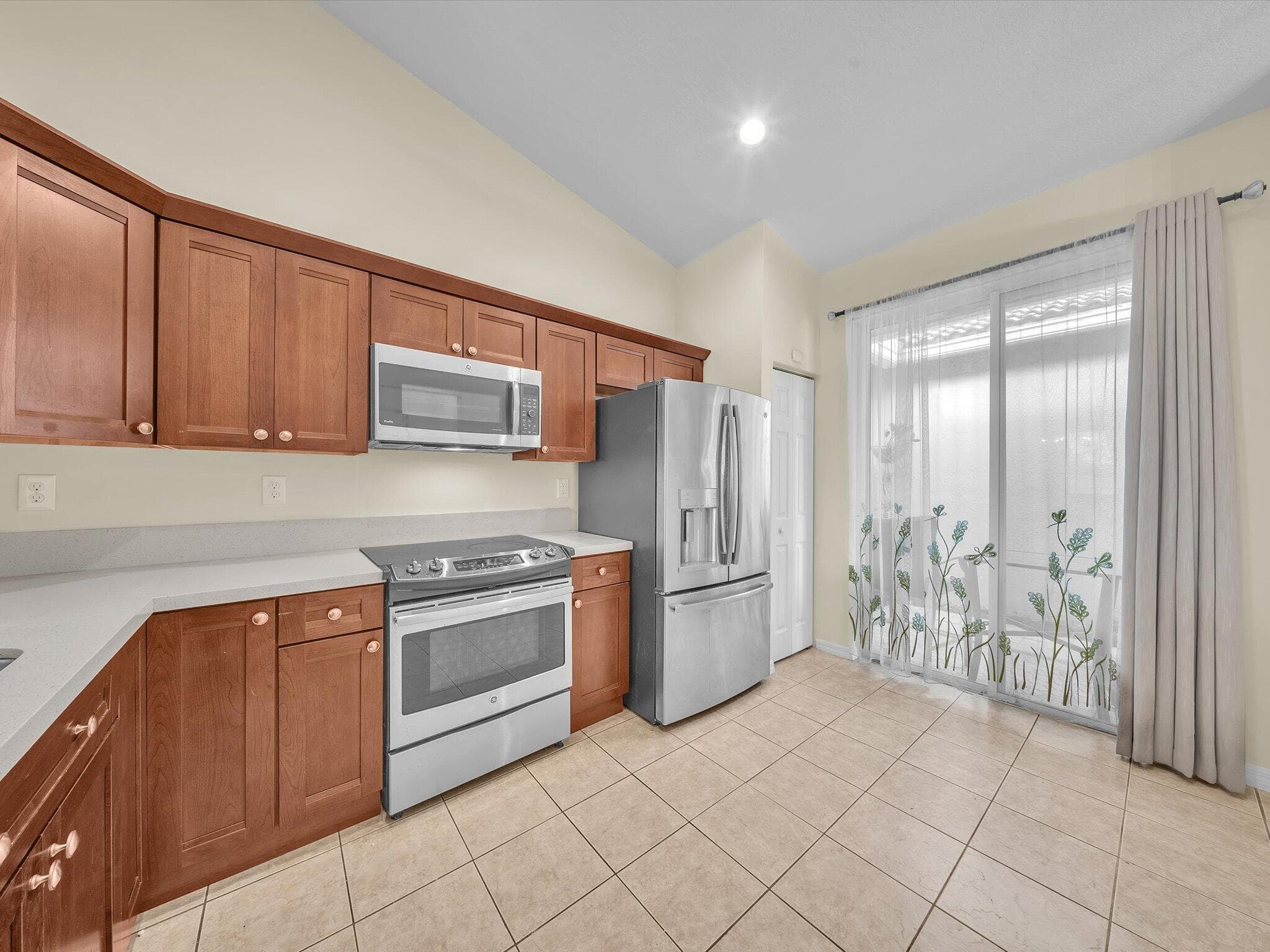 2851 E Aragon Boulevard 5, Sunrise, FL 33313 — photo 9 of 34