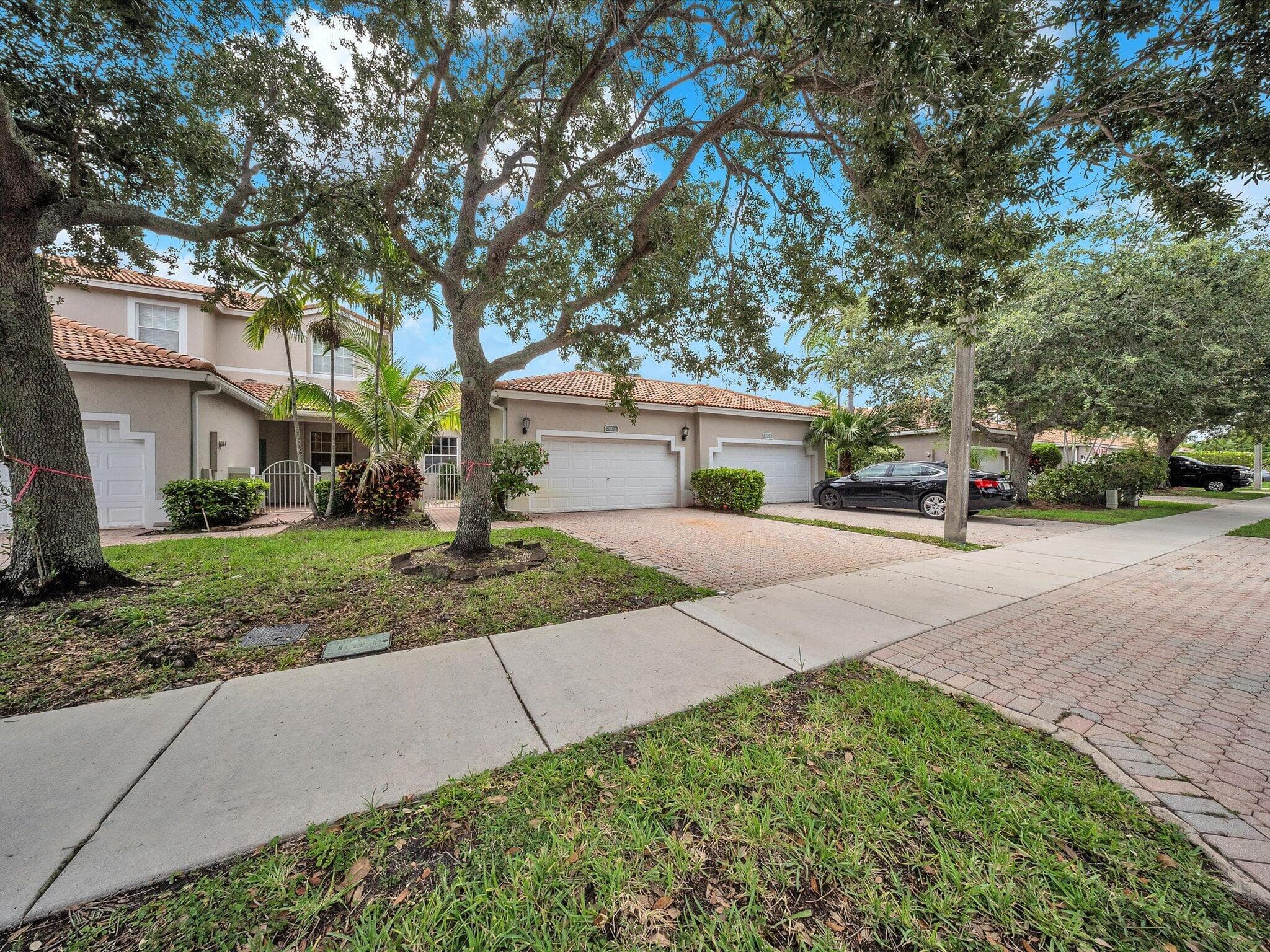 2851 E Aragon Boulevard 5, Sunrise, FL 33313 — photo 1 of 34