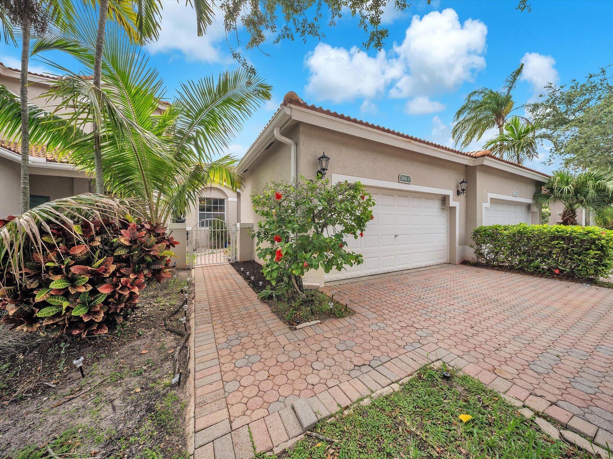 2851 E Aragon Boulevard 5, Sunrise, FL 33313 — photo 2 of 34