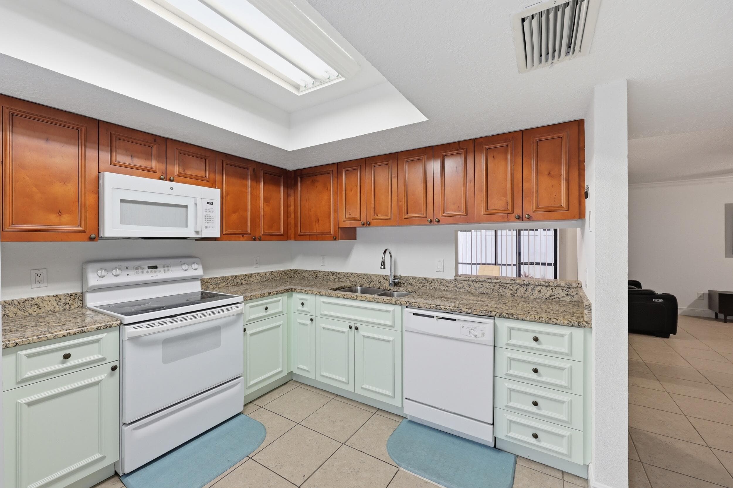 301 Lakewood Drive 8a, Jupiter, FL 33458 — photo 8 of 21