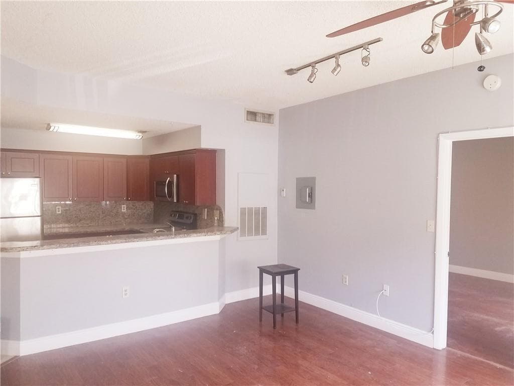 2445 SW 18th Terrace 903, Fort Lauderdale, FL 33315 — photo 4 of 7