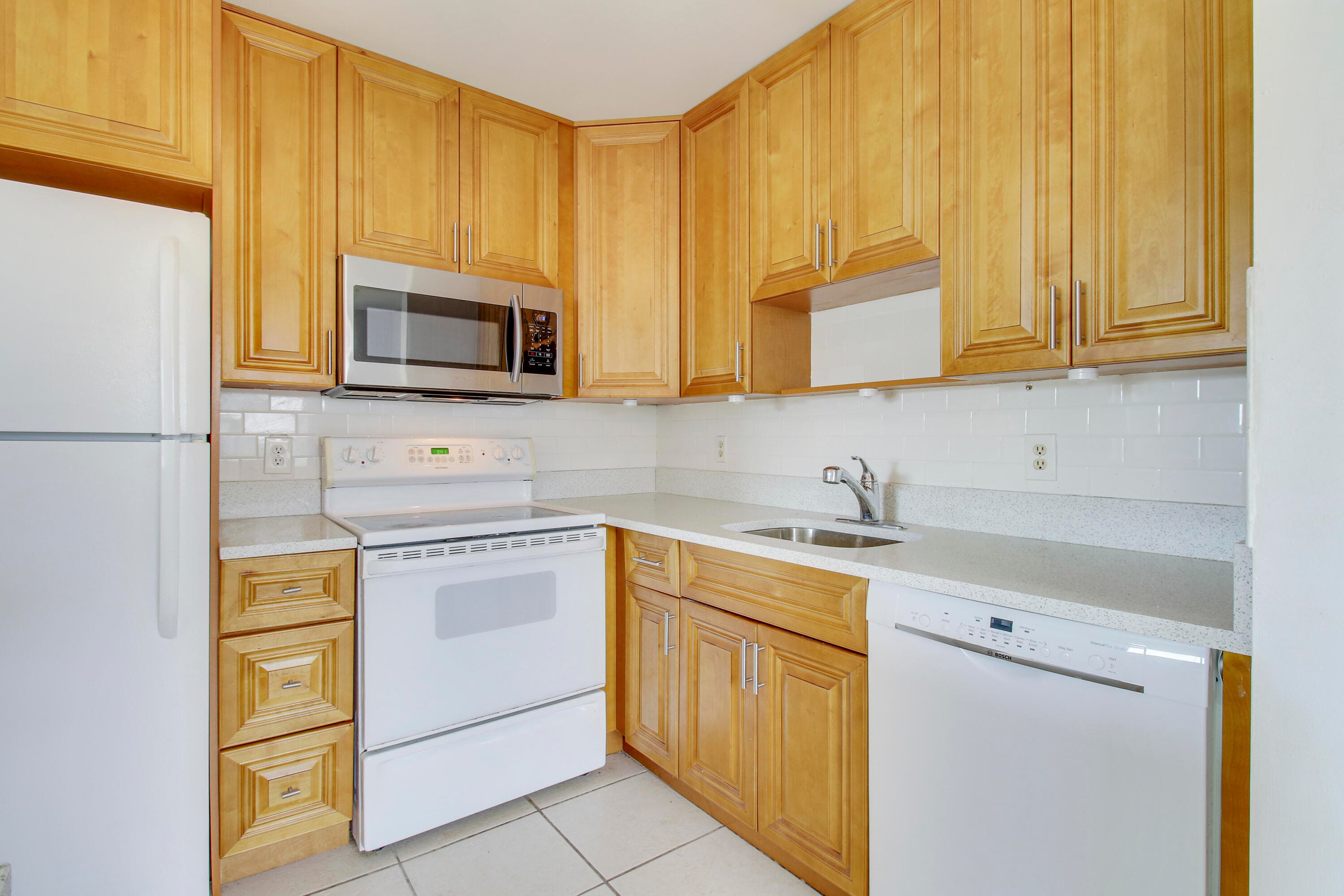 175 Valencia H, Delray Beach, FL 33446 — photo 6 of 19