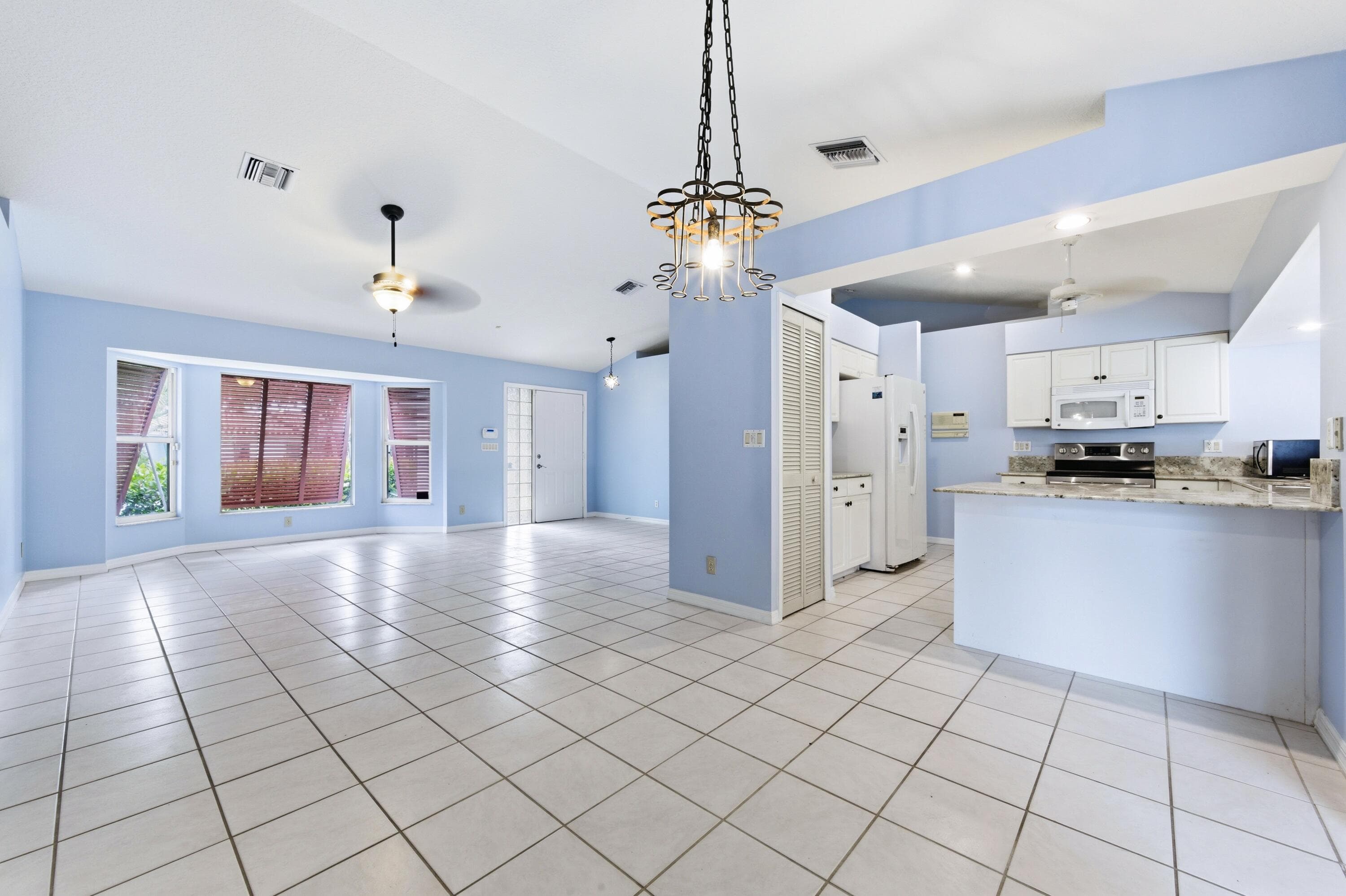 560 N Cypress Drive, Jupiter, FL 33469 — photo 2 of 10