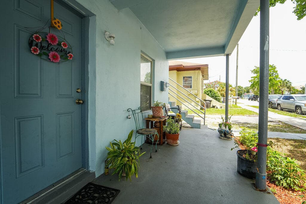 1021 14th Street, West Palm Beach, FL 33401 — photo 3 of 18