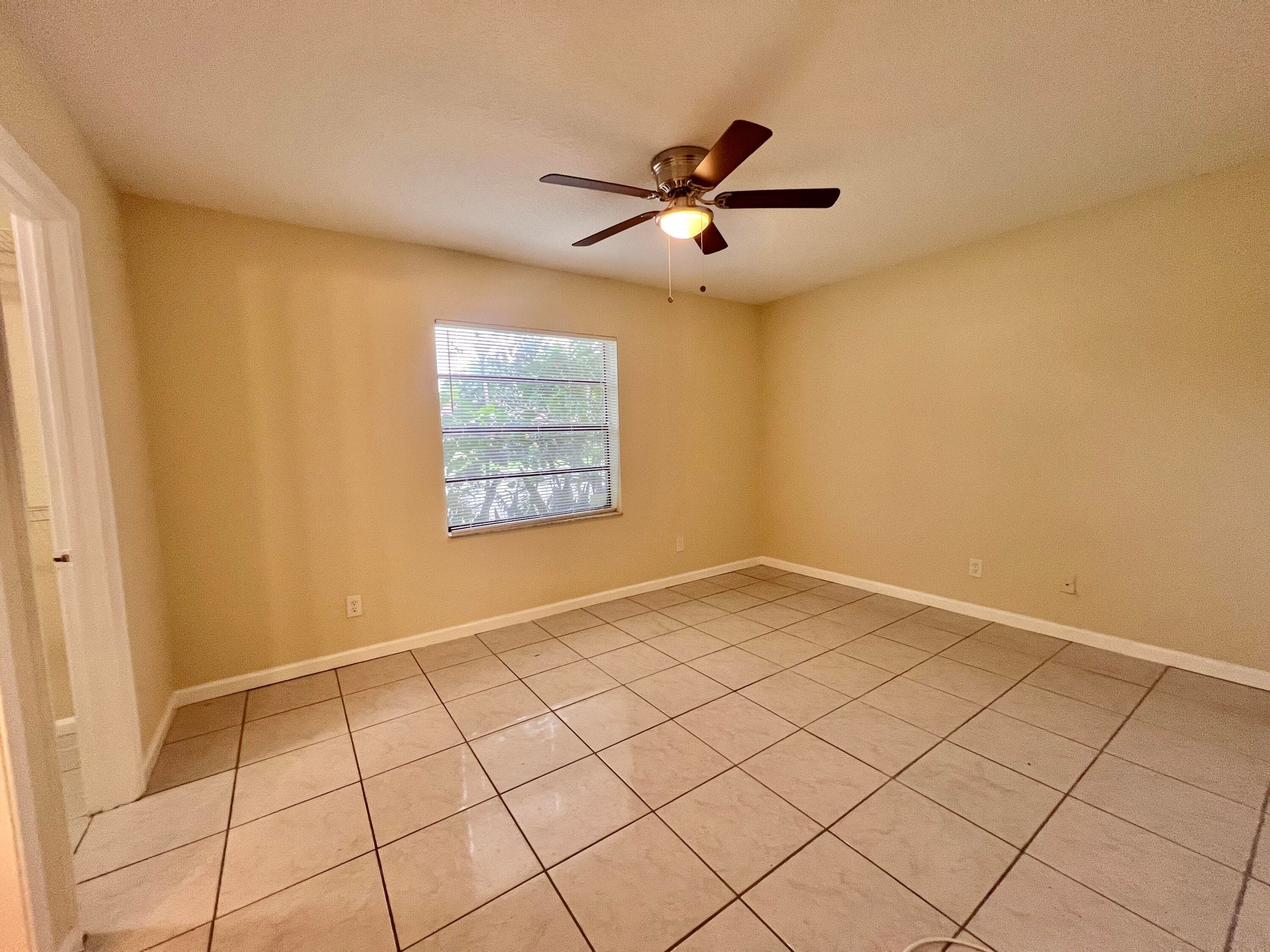 423 Glenwood Drive, West Palm Beach, FL 33415 — photo 15 of 24