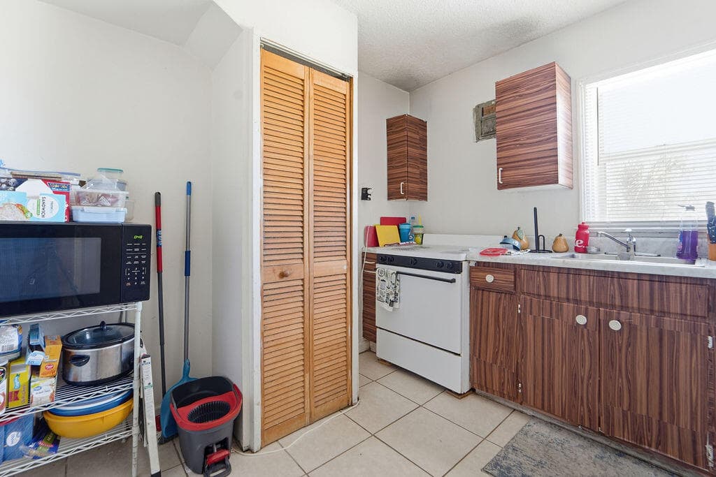1021 14th Street, West Palm Beach, FL 33401 — photo 14 of 18