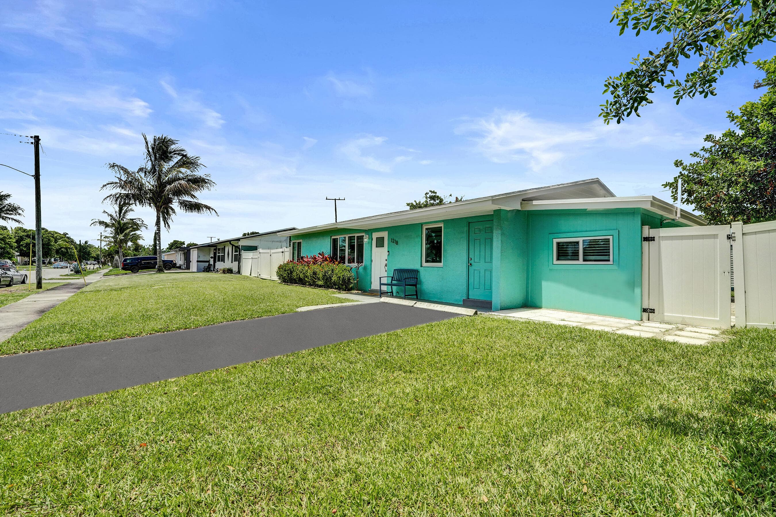 1218 SW 22nd Avenue, Delray Beach, FL 33445 — photo 2 of 38