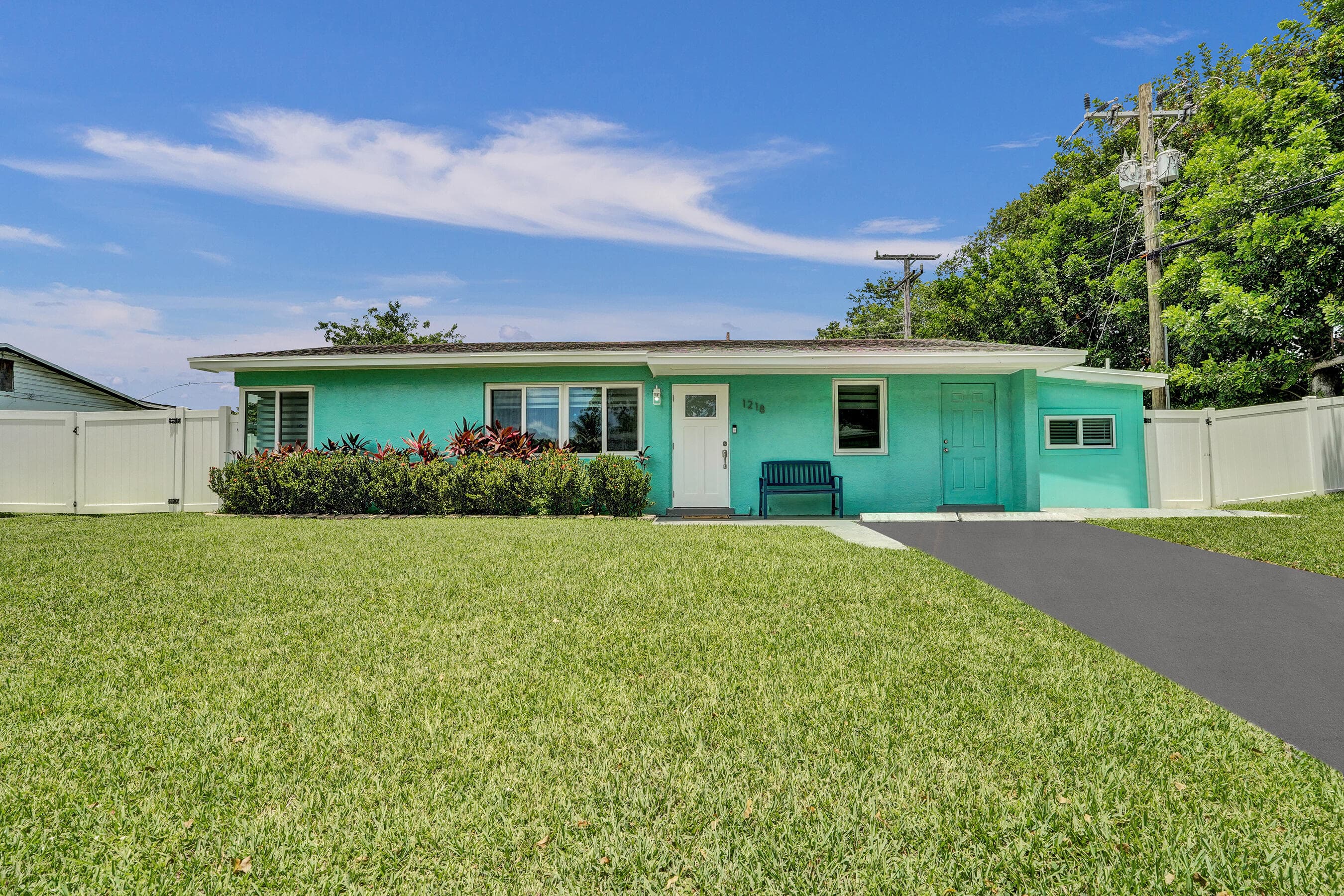1218 SW 22nd Avenue, Delray Beach, FL 33445 — photo 3 of 38