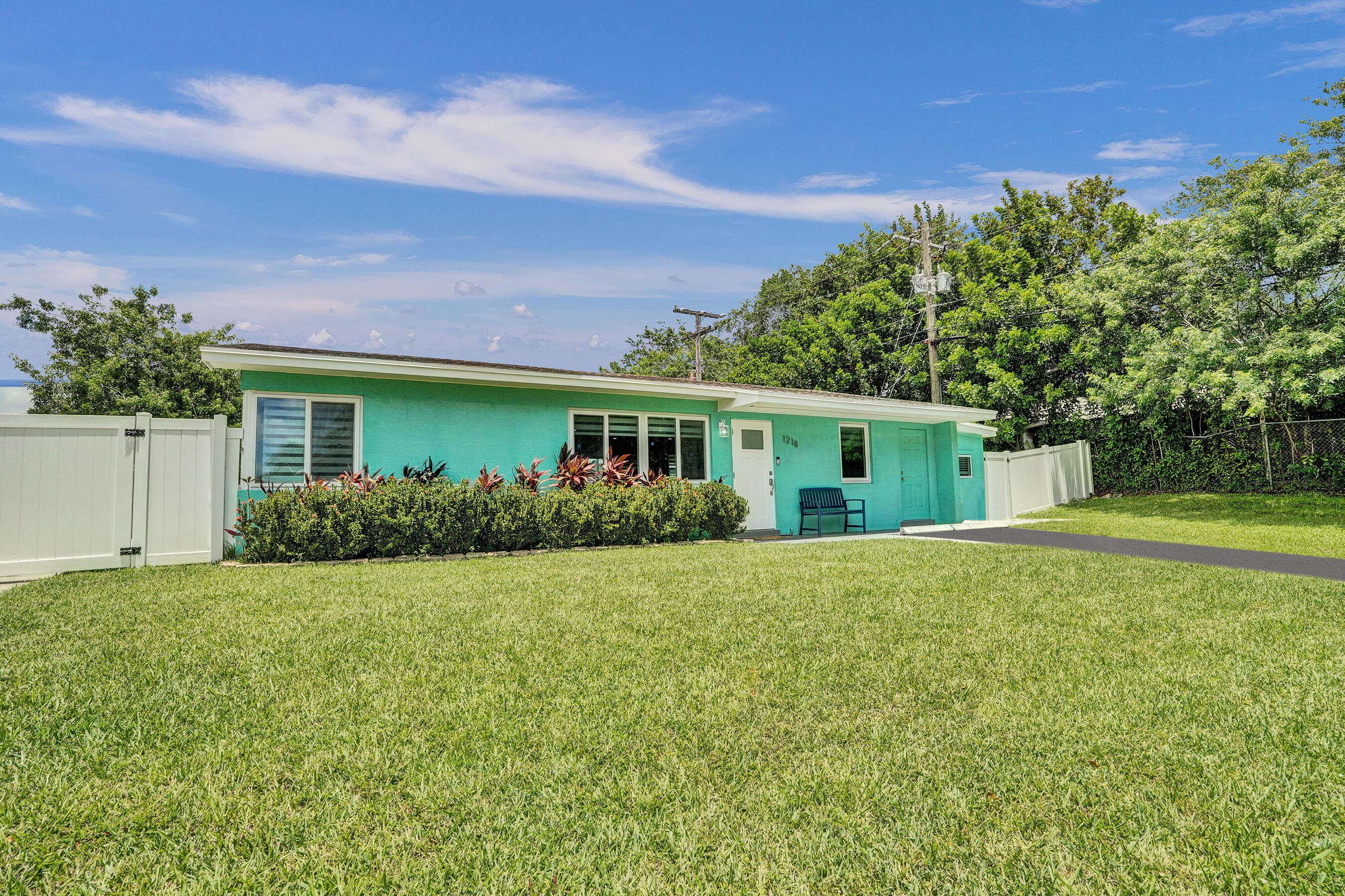 1218 SW 22nd Avenue, Delray Beach, FL 33445 — photo 4 of 38