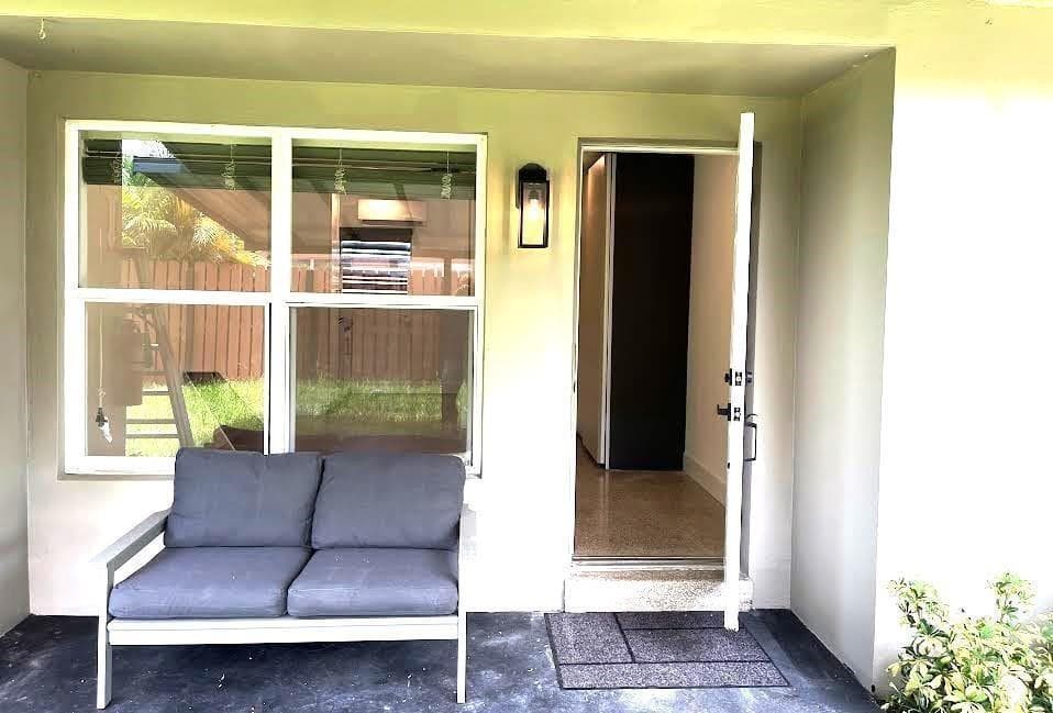 975 NE 40th Street B, Oakland Park, FL 33334 — photo 3 of 9