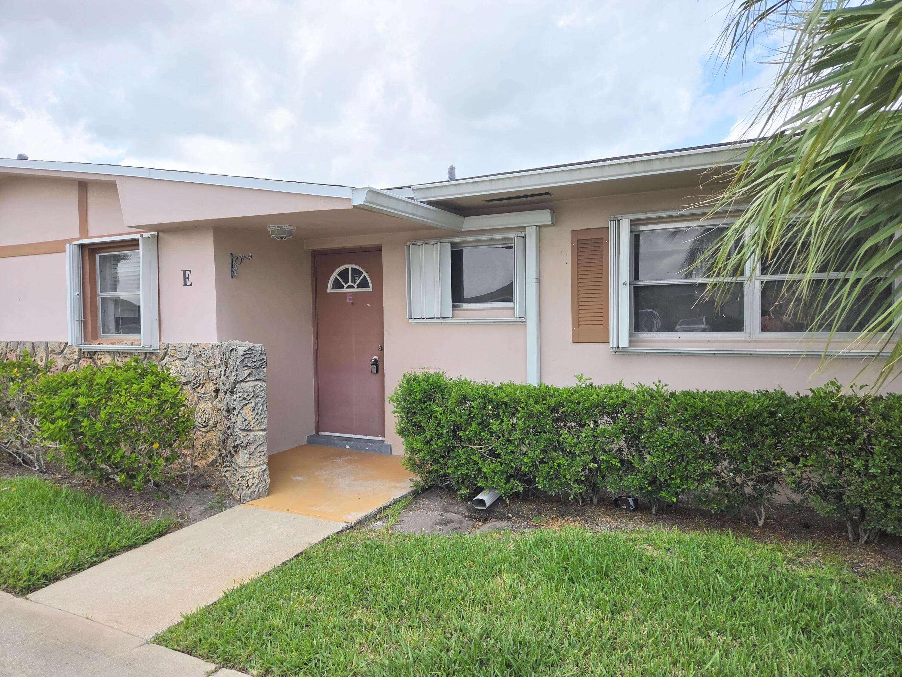 2703 Dudley Drive W Unit E, West Palm Beach, FL 33415 — photo 1 of 13