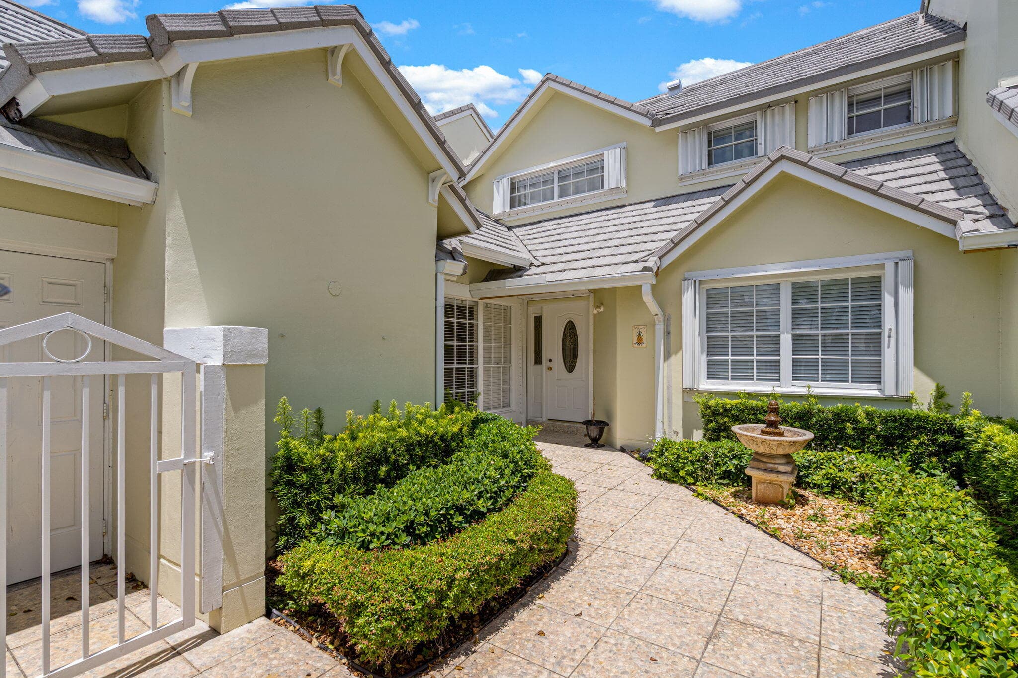 4825 NW 98th Place, Doral, FL 33178 — photo 4 of 71