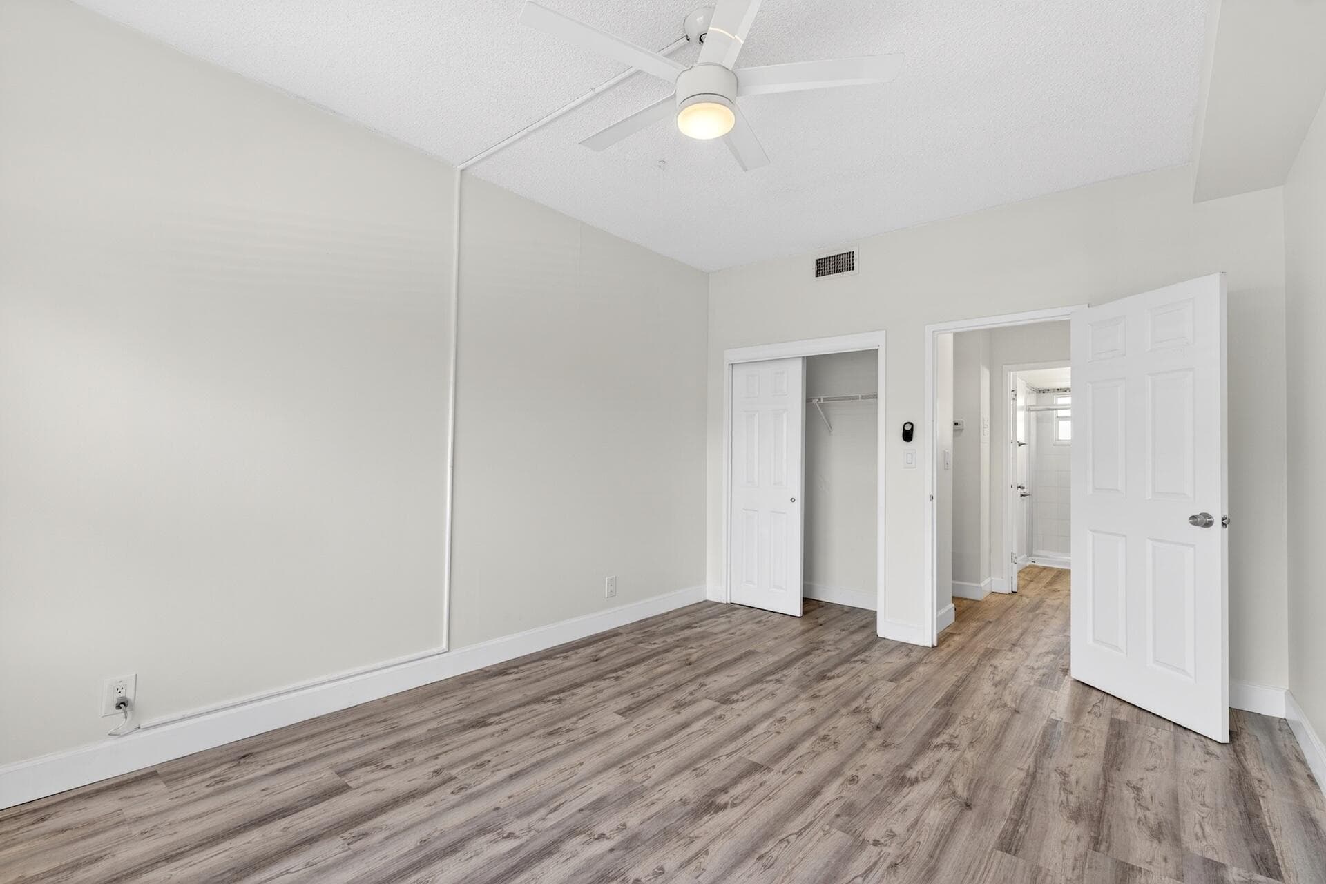 2555 NE 11th Street 104, Fort Lauderdale, FL 33304 — photo 12 of 33