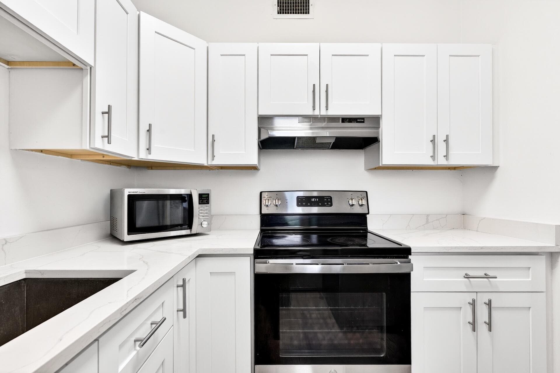 2555 NE 11th Street 104, Fort Lauderdale, FL 33304 — photo 4 of 33