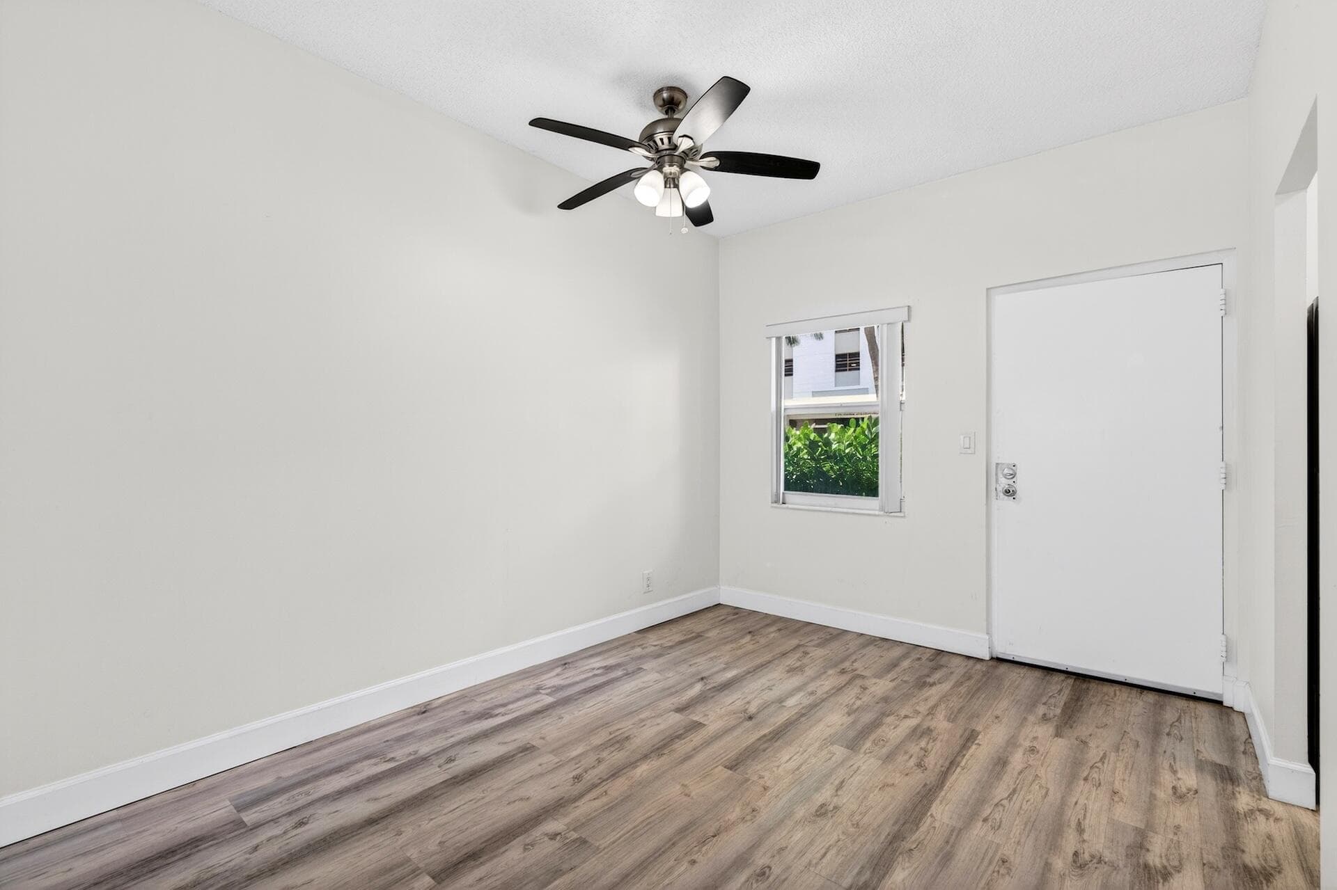 2555 NE 11th Street 104, Fort Lauderdale, FL 33304 — photo 16 of 33