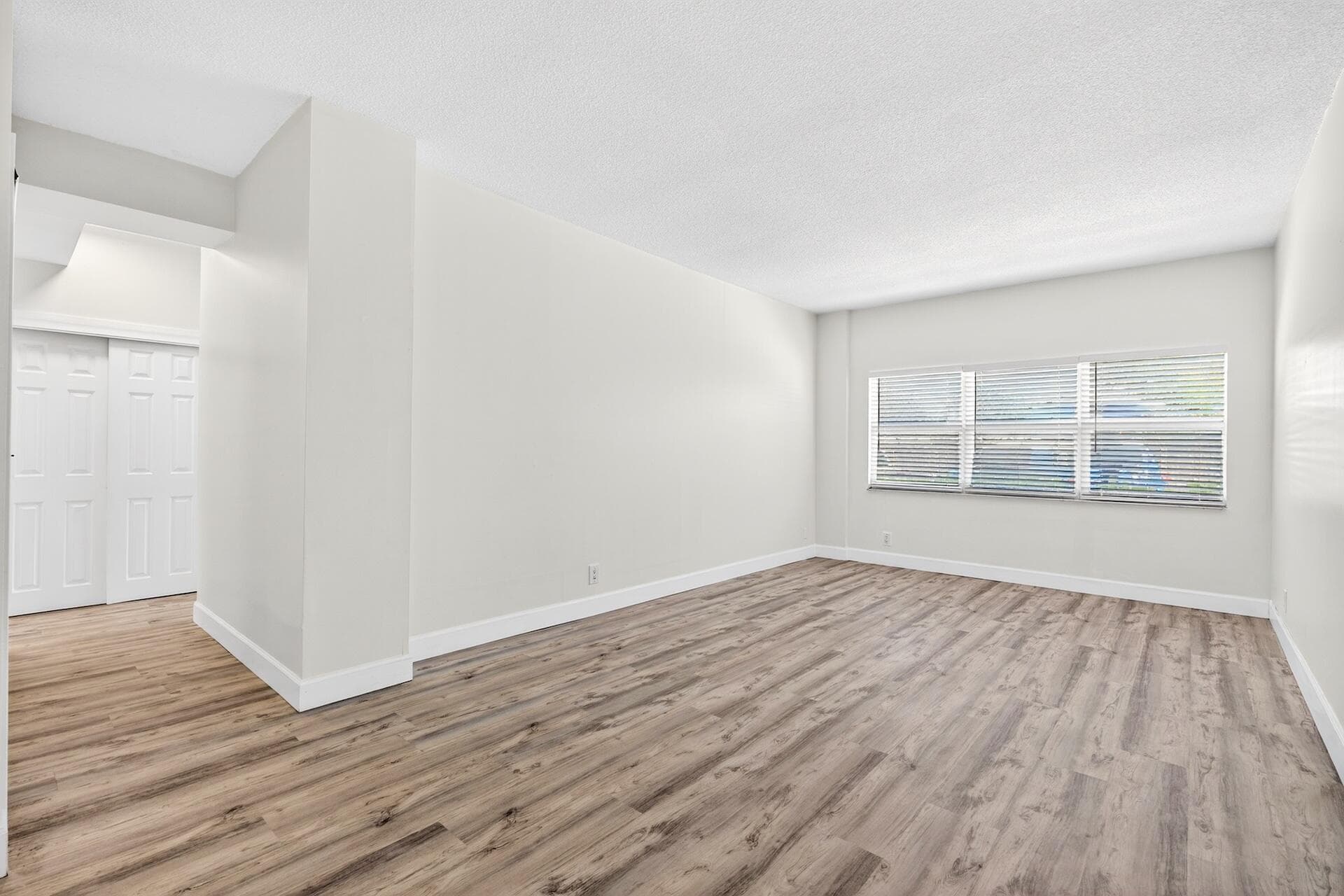 2555 NE 11th Street 104, Fort Lauderdale, FL 33304 — photo 19 of 33