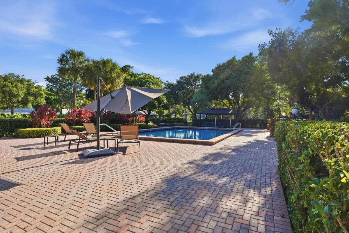 904 W Cypress Lane V-46, Pompano Beach, FL 33069 — photo 37 of 39