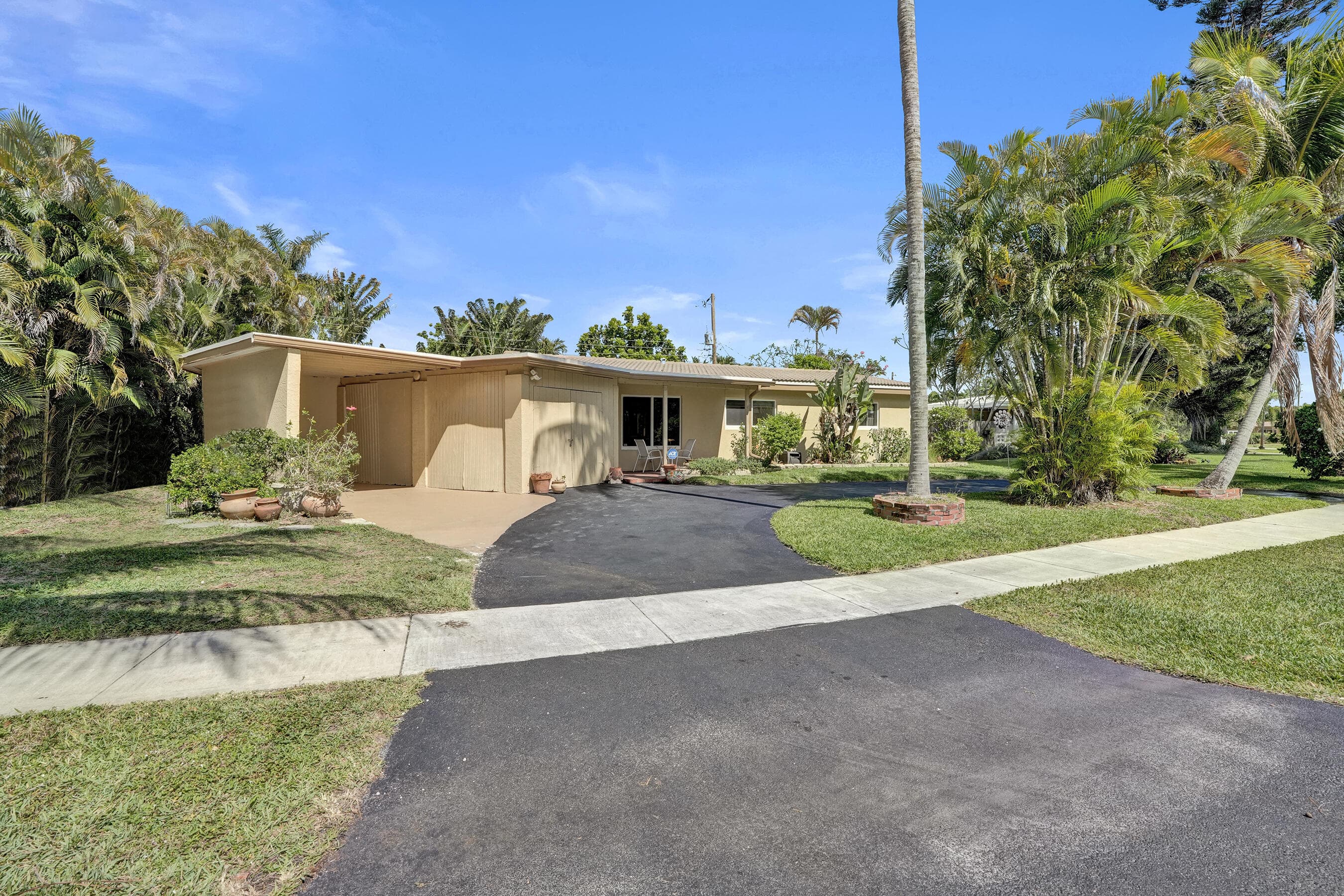 1240 SW 4th Avenue, Pompano Beach, FL 33060 — photo 1 of 48