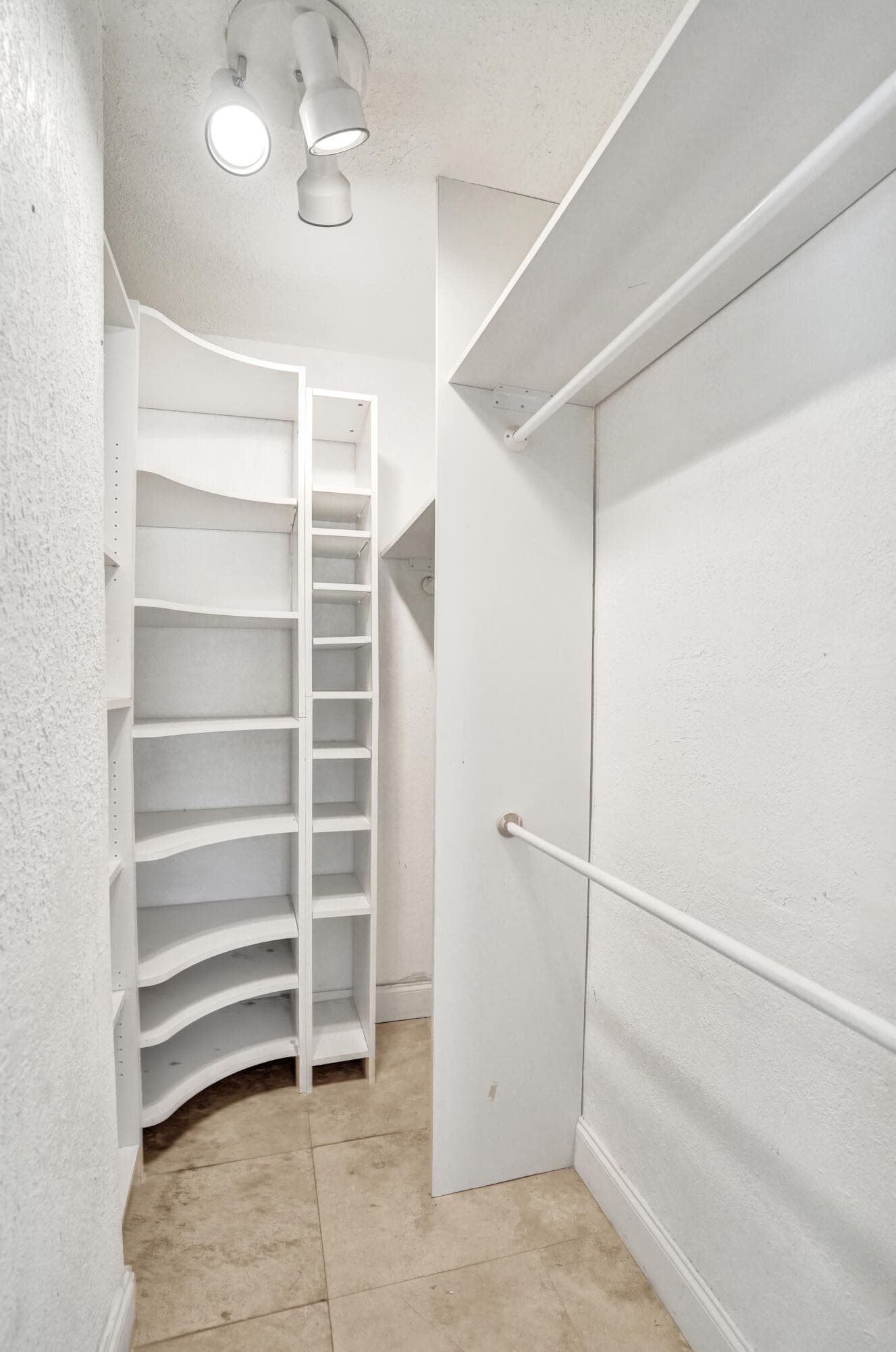 1240 SW 4th Avenue, Pompano Beach, FL 33060 — photo 11 of 48