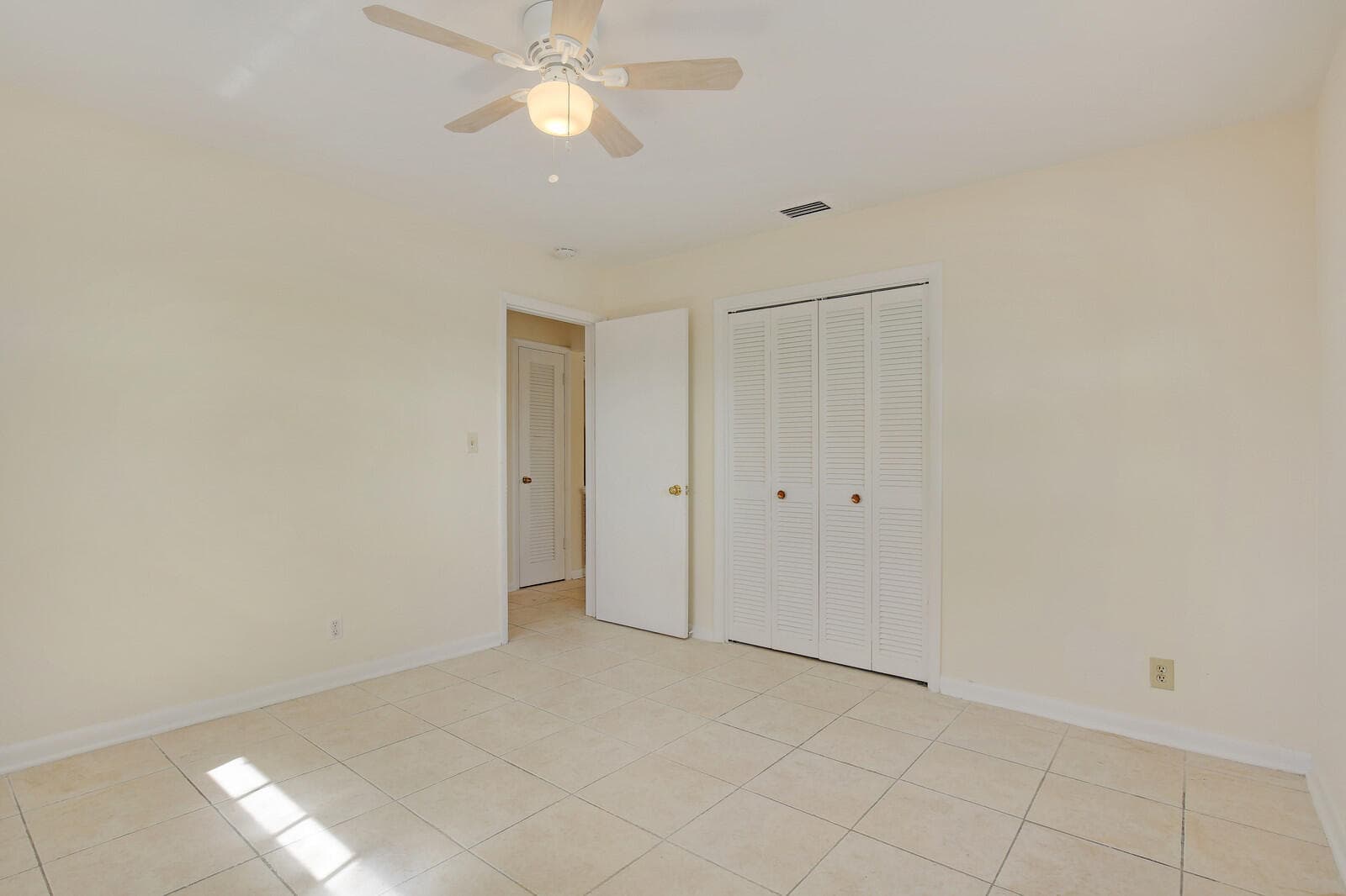 533 W Jasmine Drive B, Lake Park, FL 33403 — photo 9 of 14