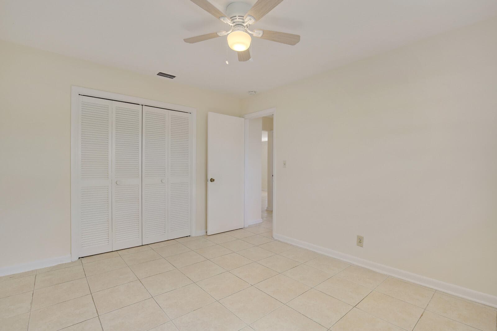533 W Jasmine Drive B, Lake Park, FL 33403 — photo 11 of 14