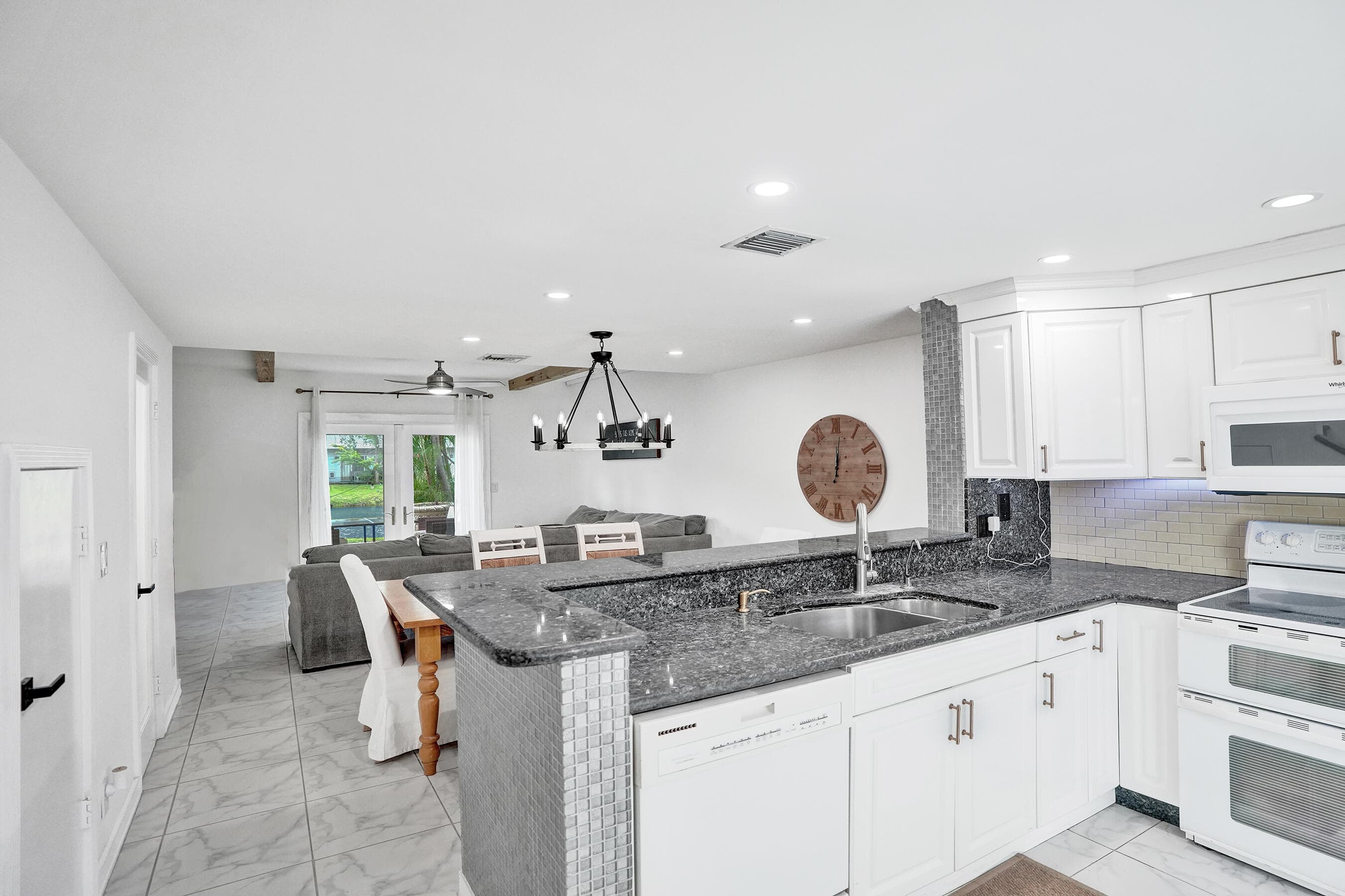 147 SW 3rd Street, Pompano Beach, FL 33060 — photo 4 of 29