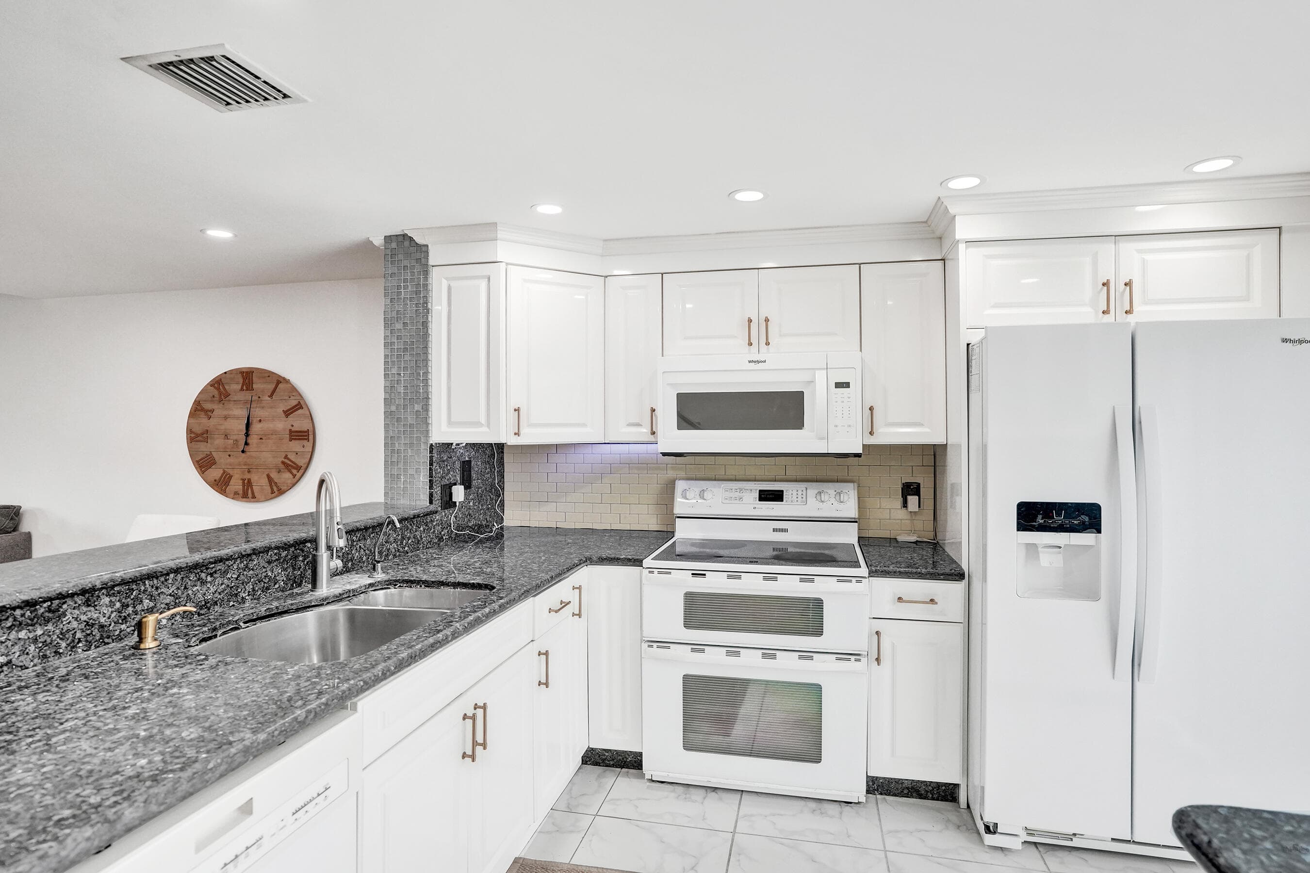 147 SW 3rd Street, Pompano Beach, FL 33060 — photo 5 of 29