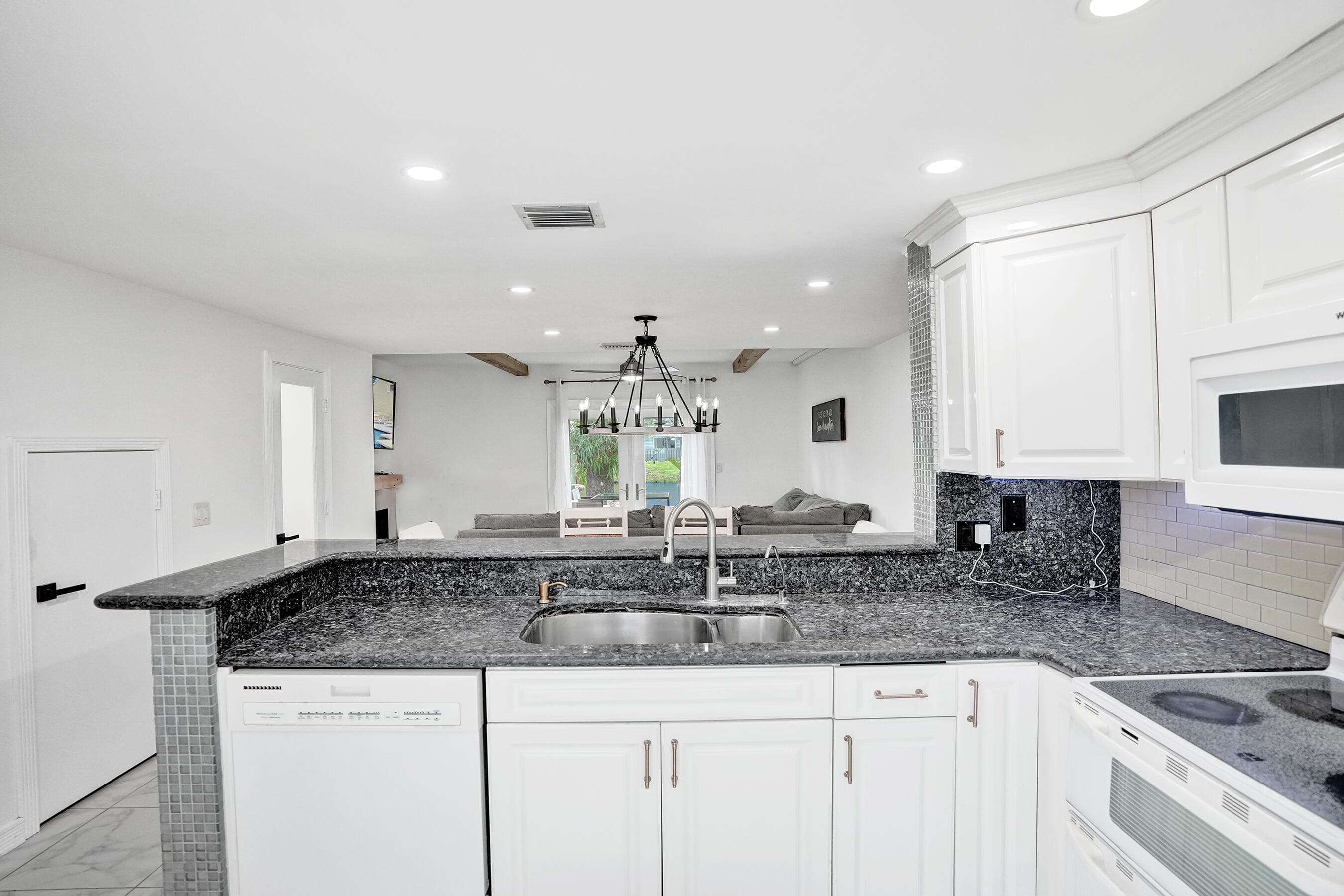 147 SW 3rd Street, Pompano Beach, FL 33060 — photo 7 of 29