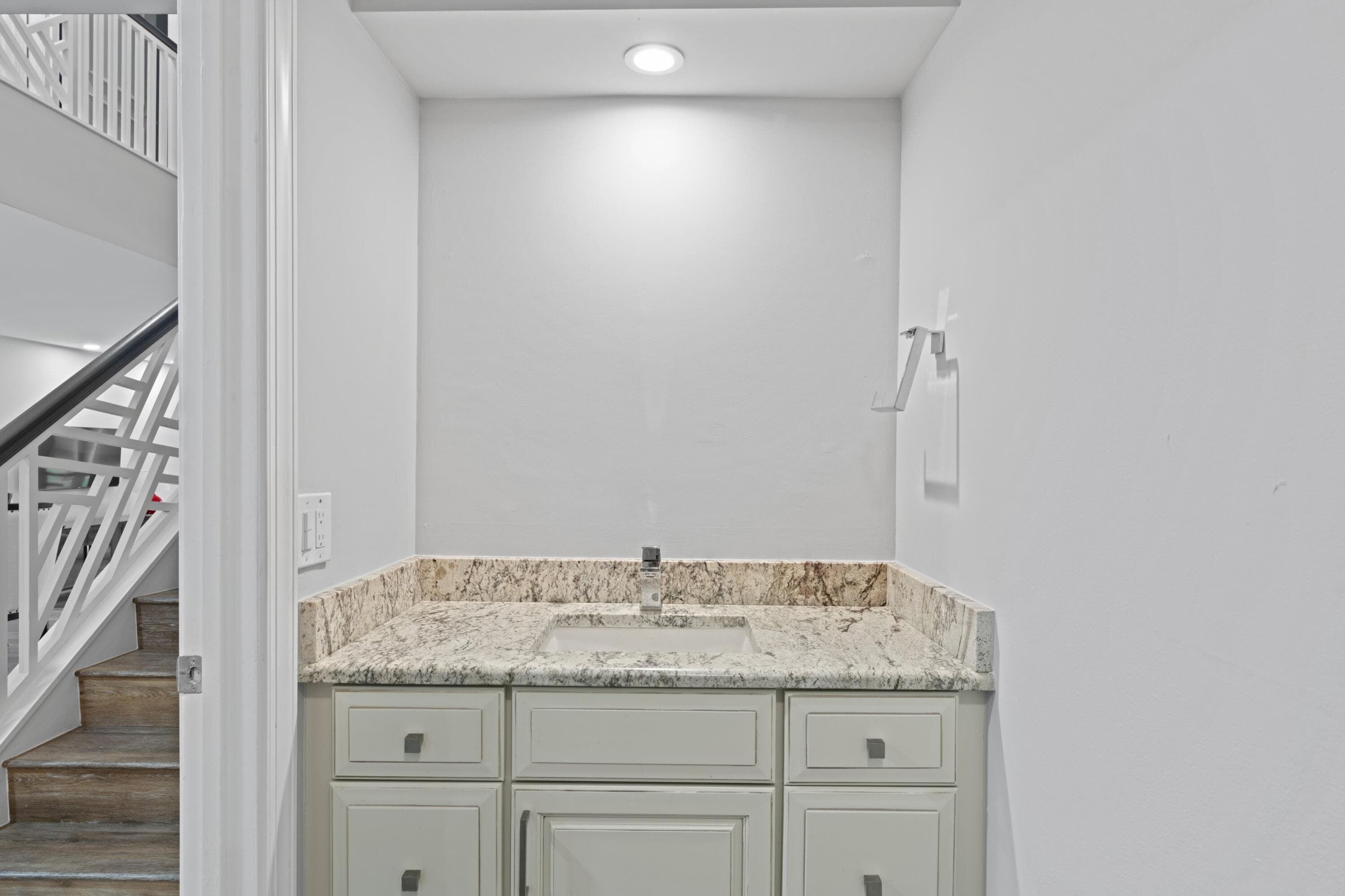 2435 Presidential Way G, West Palm Beach, FL 33401 — photo 9 of 35