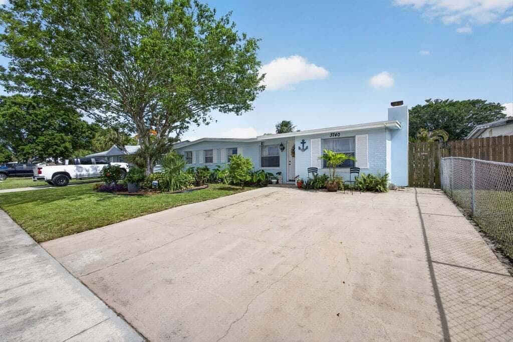 3740 Dunes Road, Cabana Colony, FL 33410 — photo 4 of 18