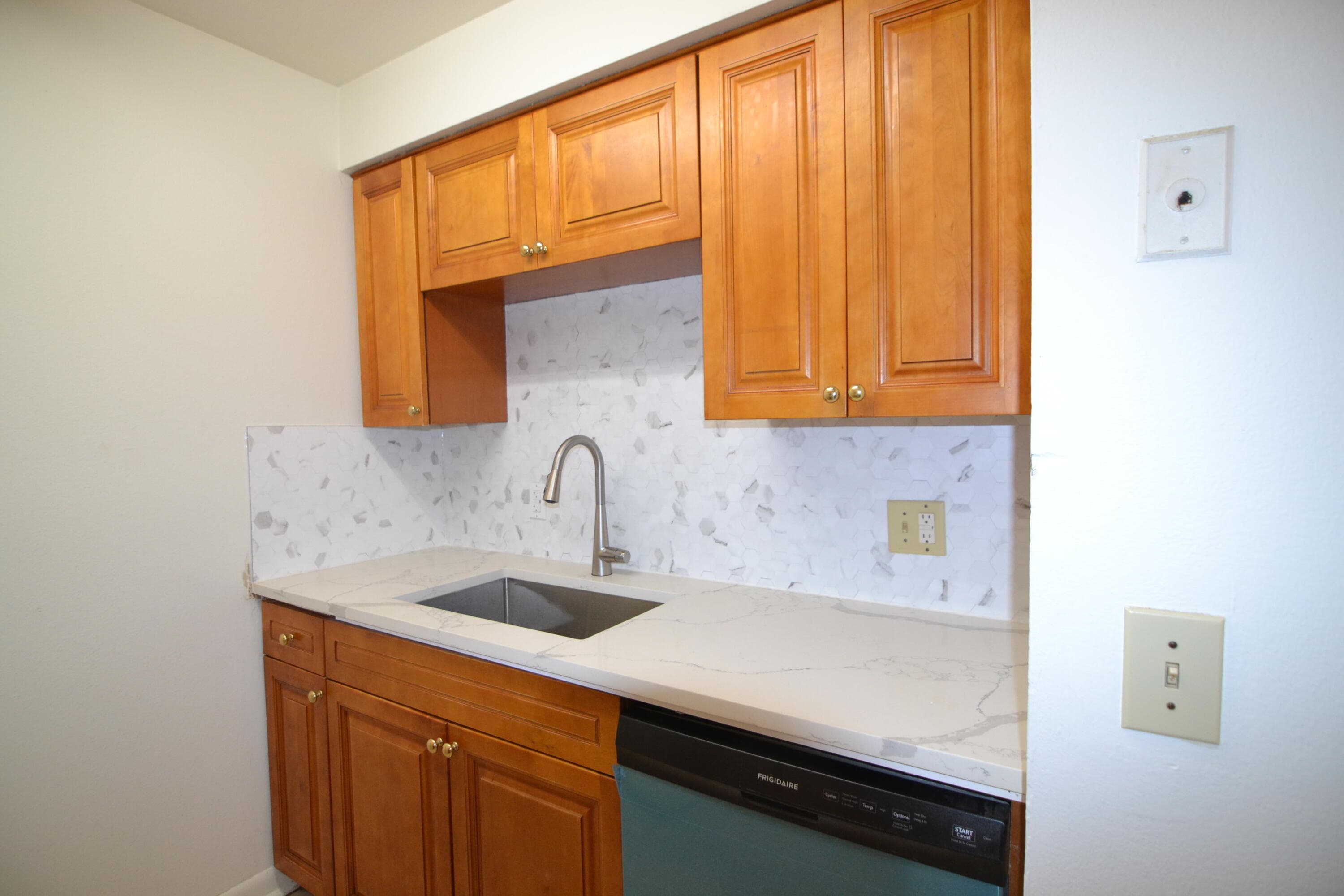 14308 Hanging Moss Circle 102, Tampa, FL 33613 — photo 4 of 19